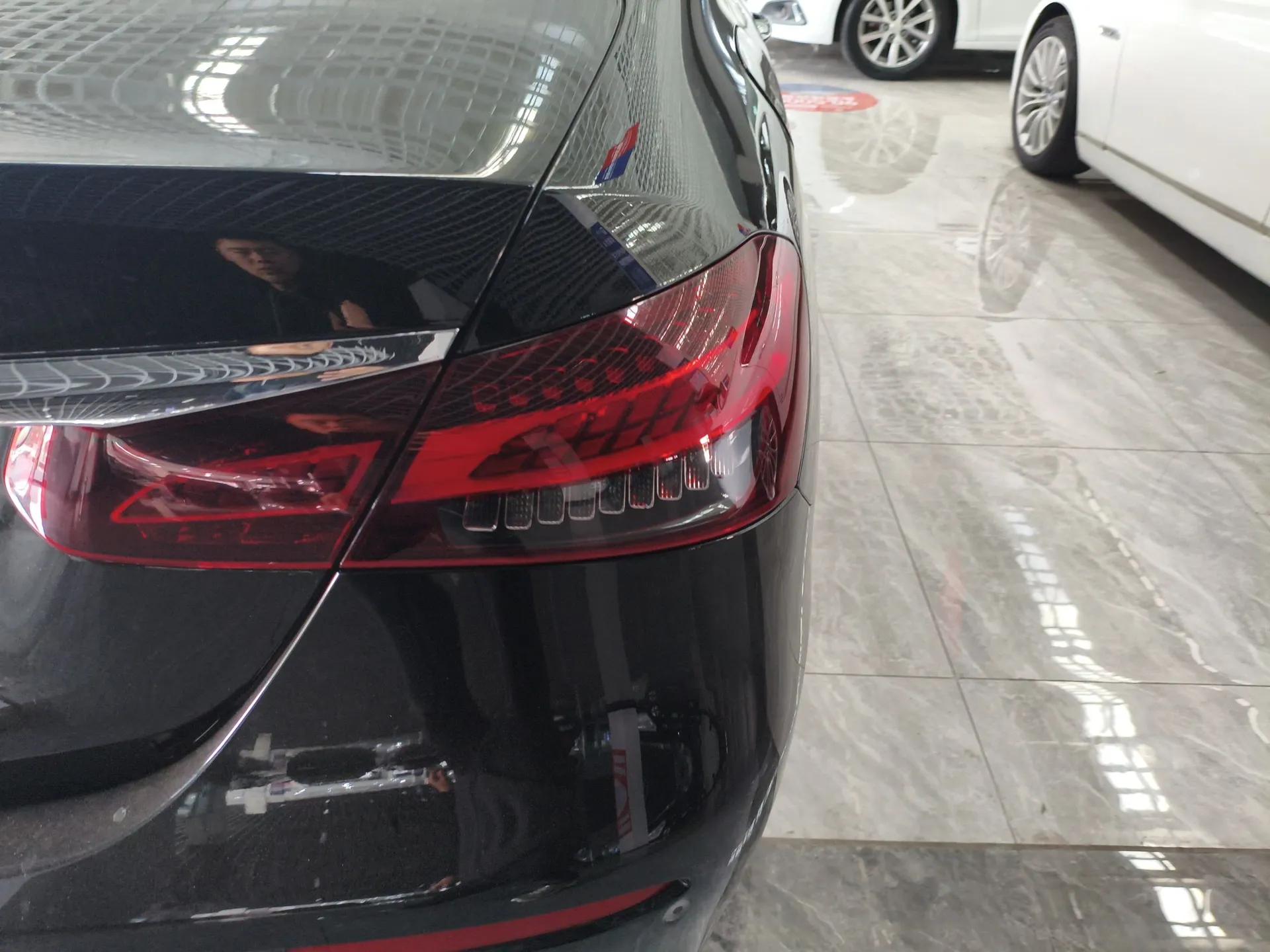 Mercedes-Benz E-Class 2021 E 300 L Sporty and Stylish Model — миниатюра 7
