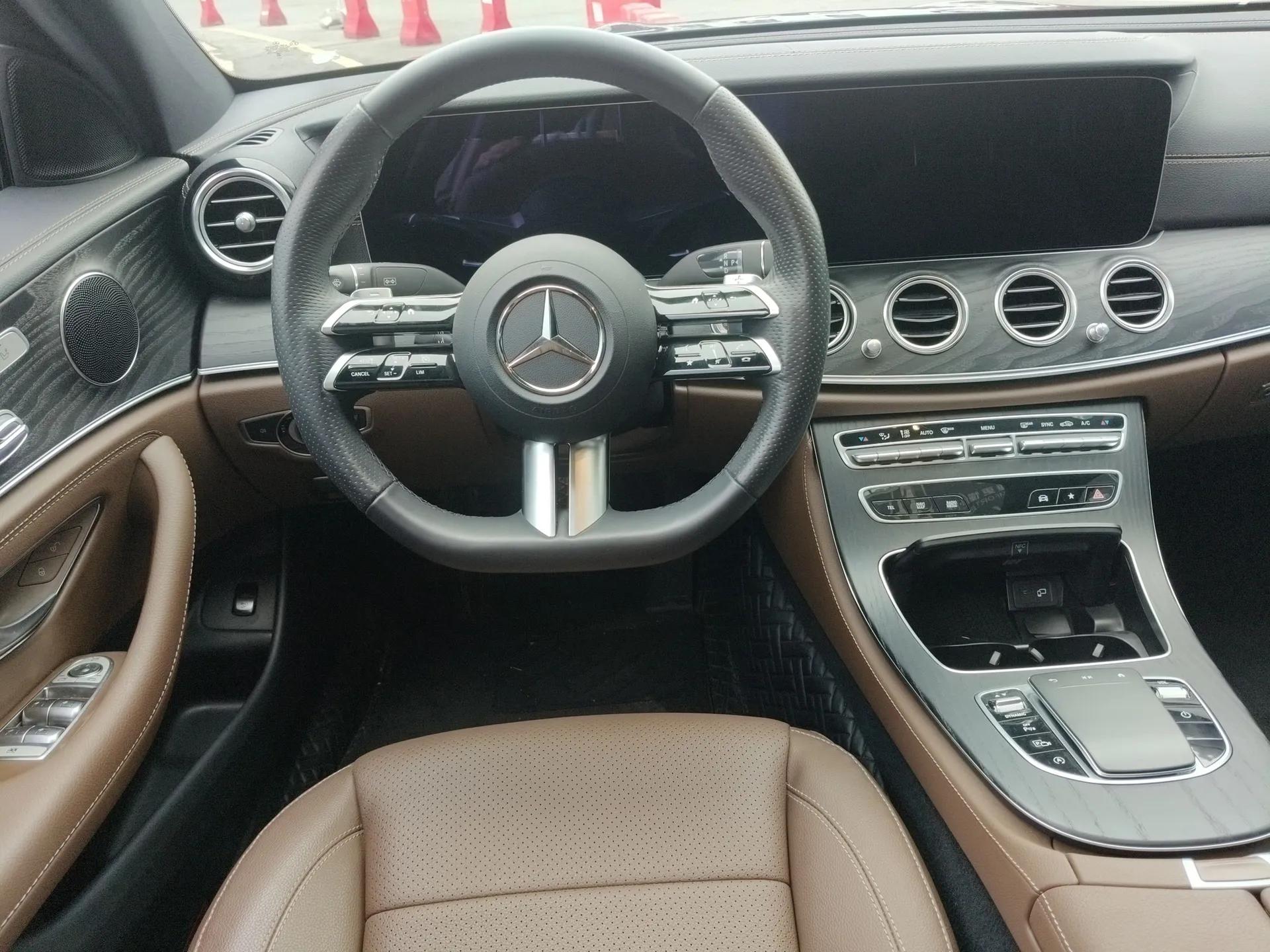 Mercedes-Benz E-Class 2023 E 300 L Sporty and Stylish Model — миниатюра 14