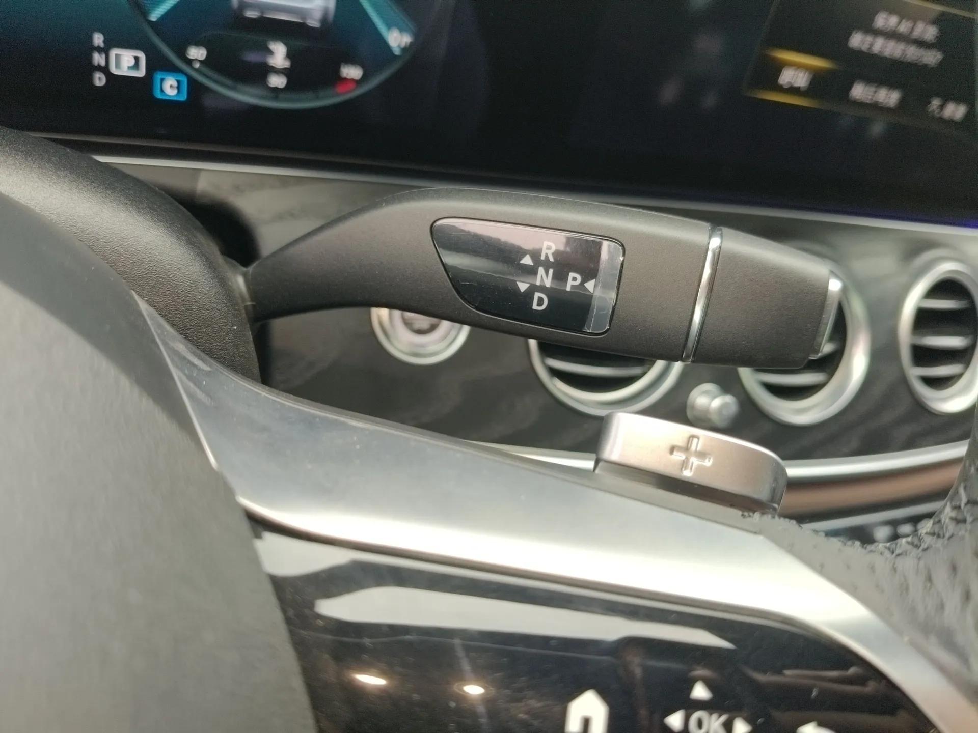 Mercedes-Benz E-Class 2023 E 300 L Sporty and Stylish Model — миниатюра 17