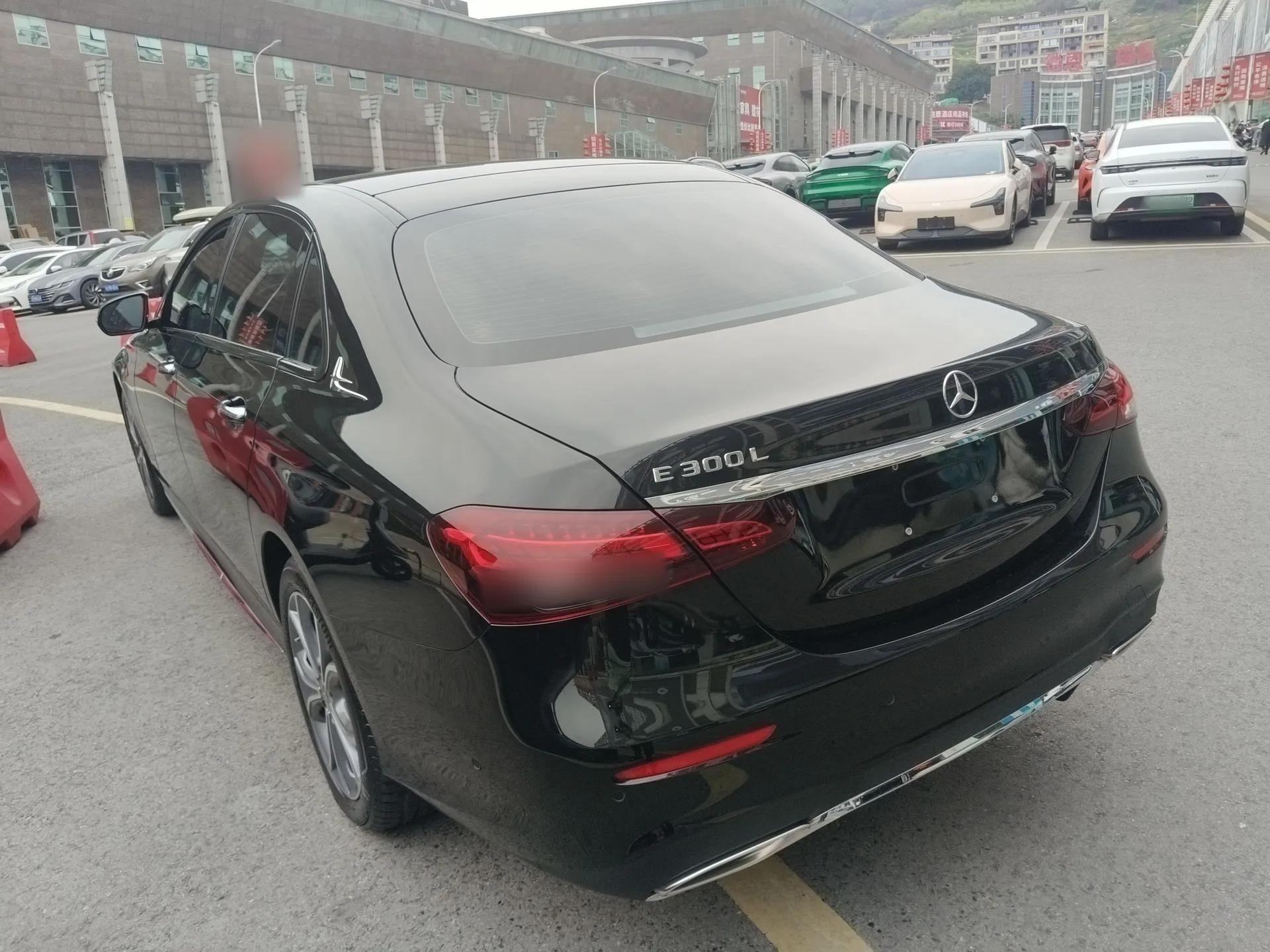 Mercedes-Benz E-Class 2023 E 300 L Sporty and Stylish Model — миниатюра 4