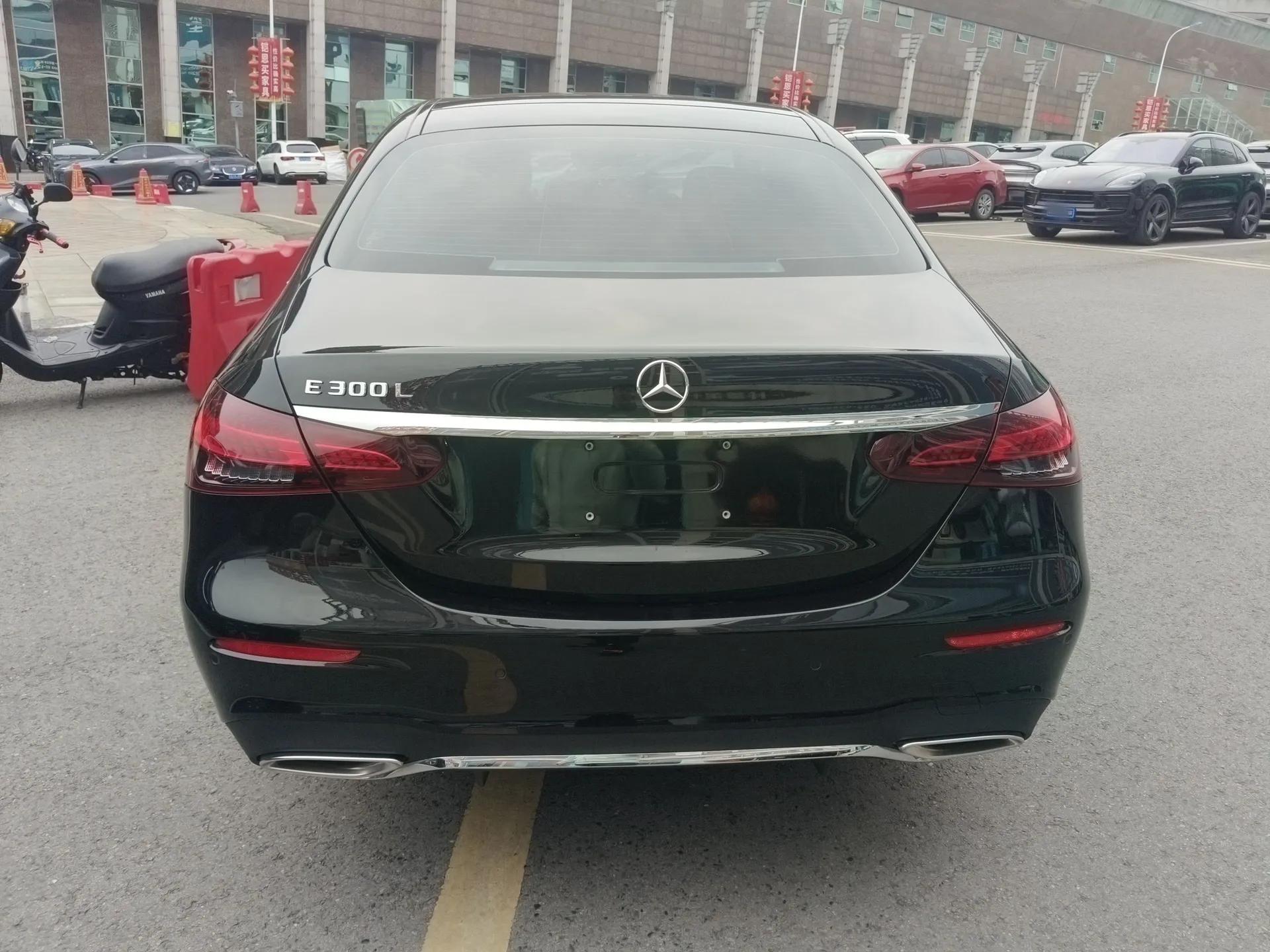Mercedes-Benz E-Class 2023 E 300 L Sporty and Stylish Model — миниатюра 5