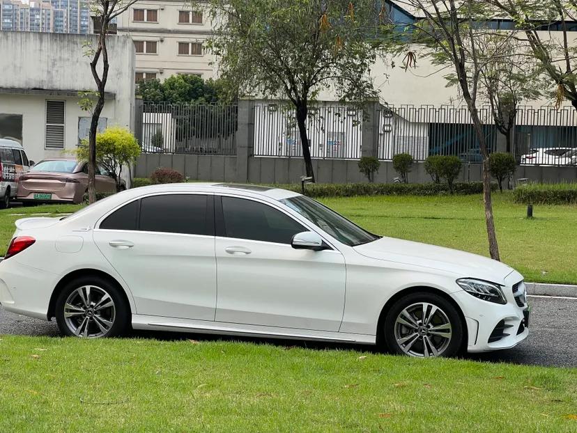 Mercedes-Benz C-Class 2020 Restyled C 200 L Fashion Edition Sport Version — миниатюра 3