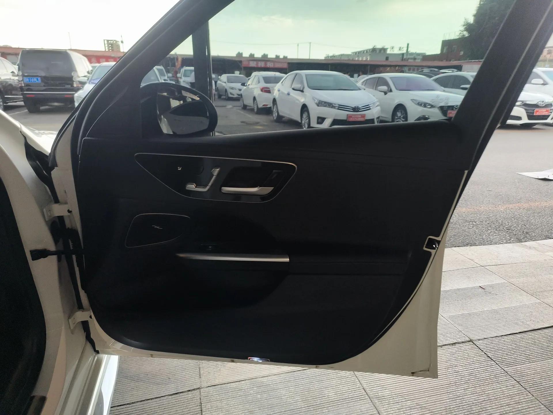 Mercedes-Benz C-Class 2023 Revised C 200 L Sport Edition — миниатюра 24
