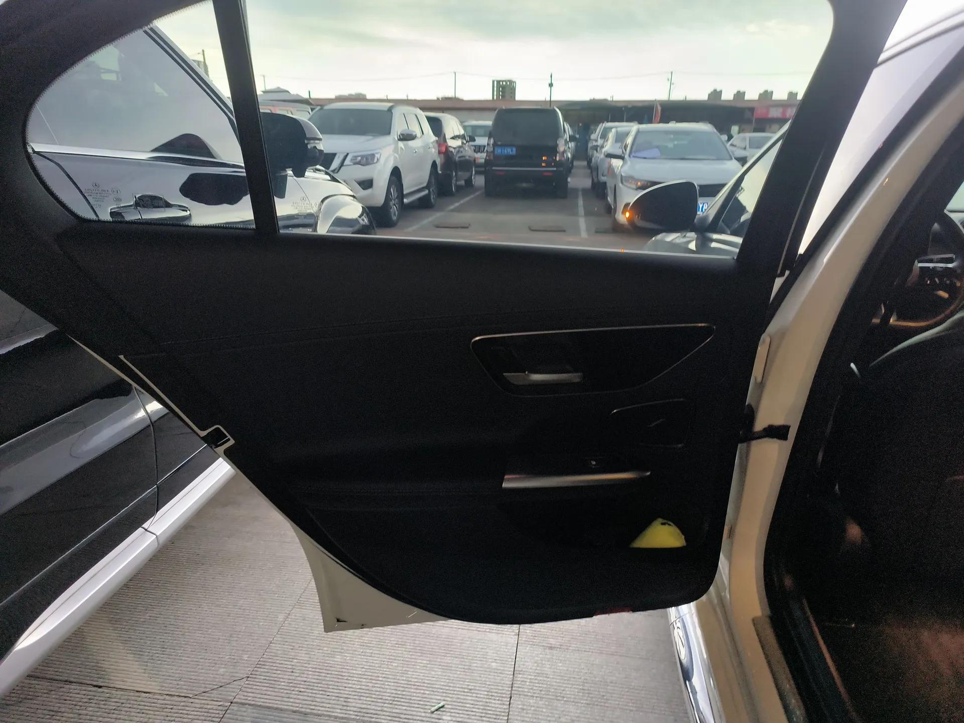 Mercedes-Benz C-Class 2023 Revised C 200 L Sport Edition — миниатюра 27
