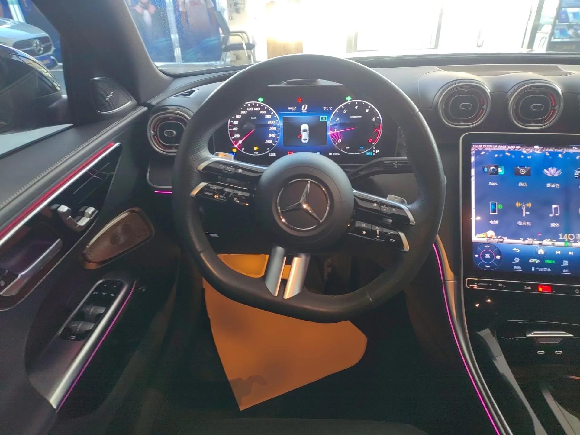 Mercedes-Benz C-Class 2023 Restyled C 260 L Night Edition Sports Version — миниатюра 13