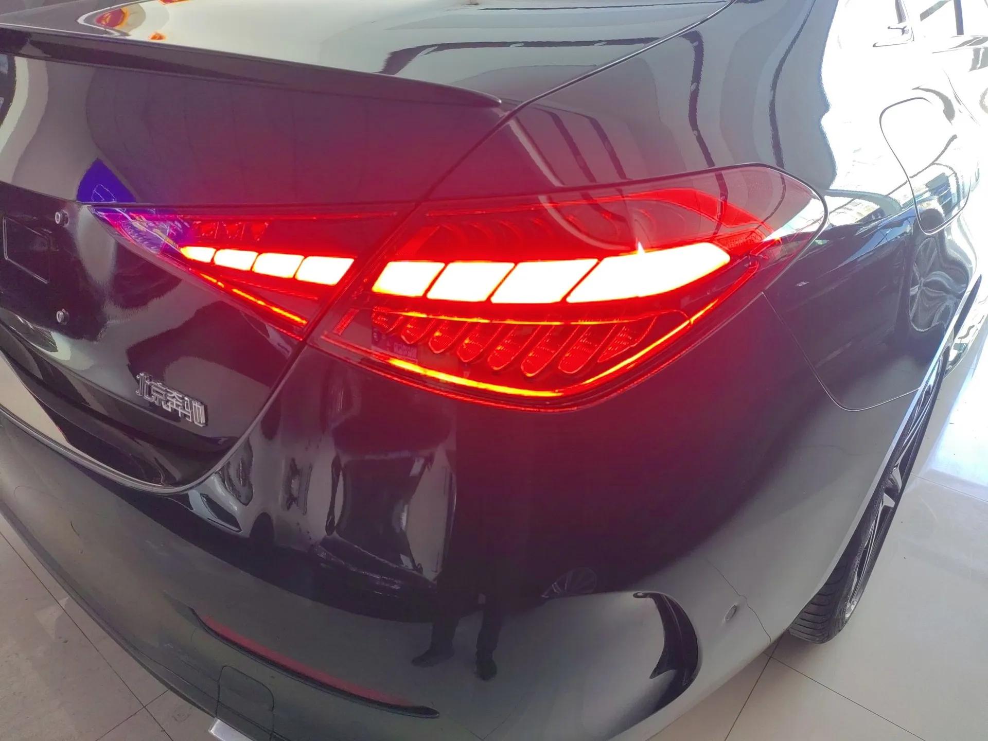 Mercedes-Benz C-Class 2023 Restyled C 260 L Night Edition Sports Version — миниатюра 8