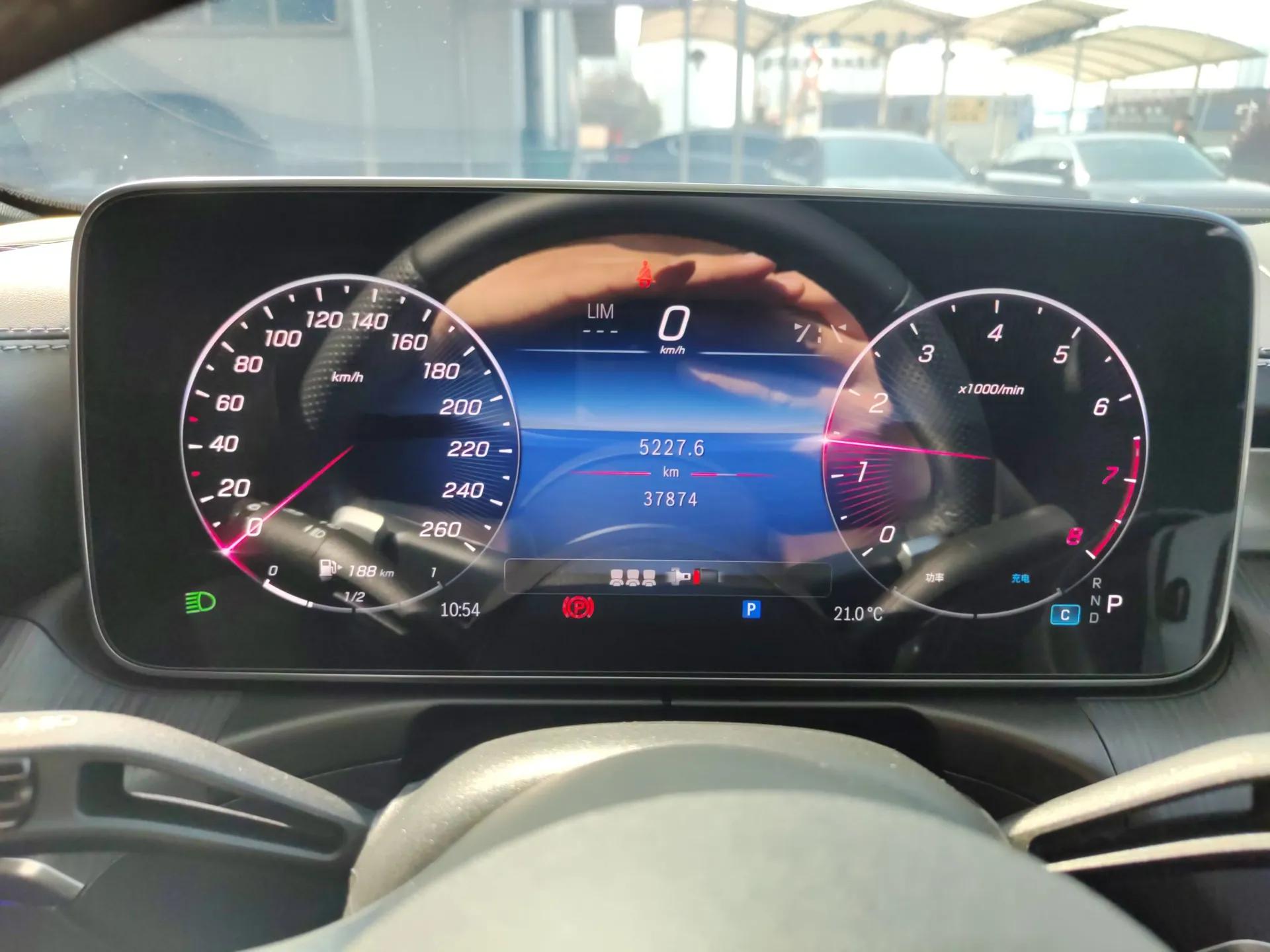 Mercedes-Benz C-Class 2024 Facelifted C-Class 260 L Night Edition Sports Version — миниатюра 14