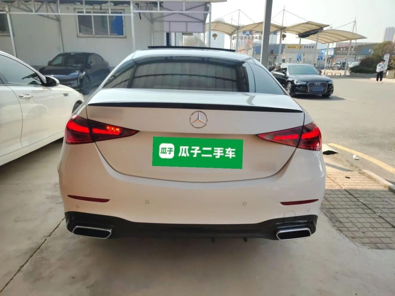 Mercedes-Benz C-Class 2024 Facelifted C-Class 260 L Night Edition Sports Version — миниатюра 3