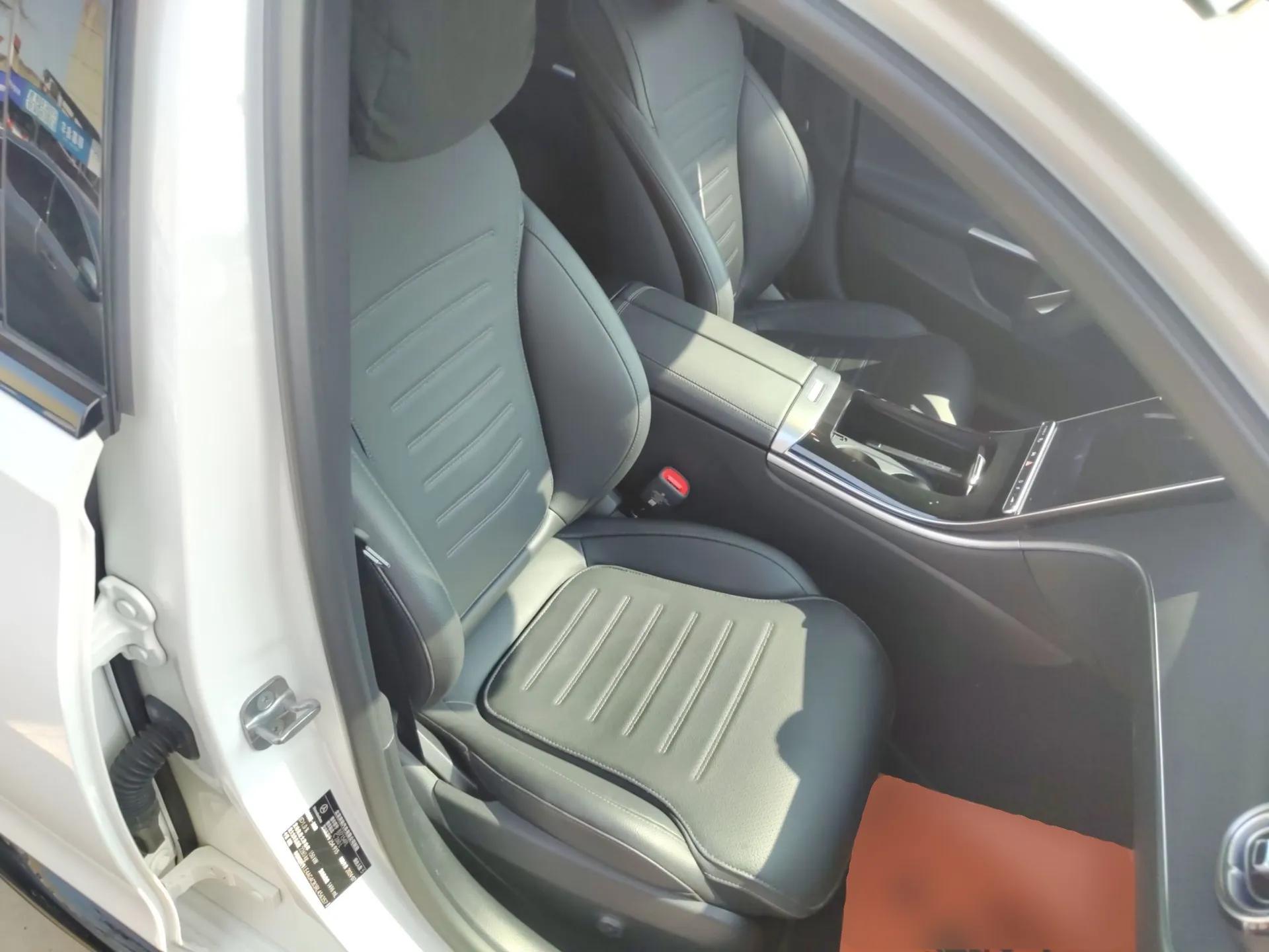 Mercedes-Benz C-Class 2024 Facelifted C-Class 260 L Night Edition Sports Version — миниатюра 23