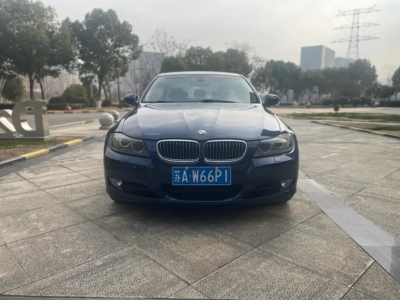 BMW 3 Series 2010 325i Luxury — миниатюра 2