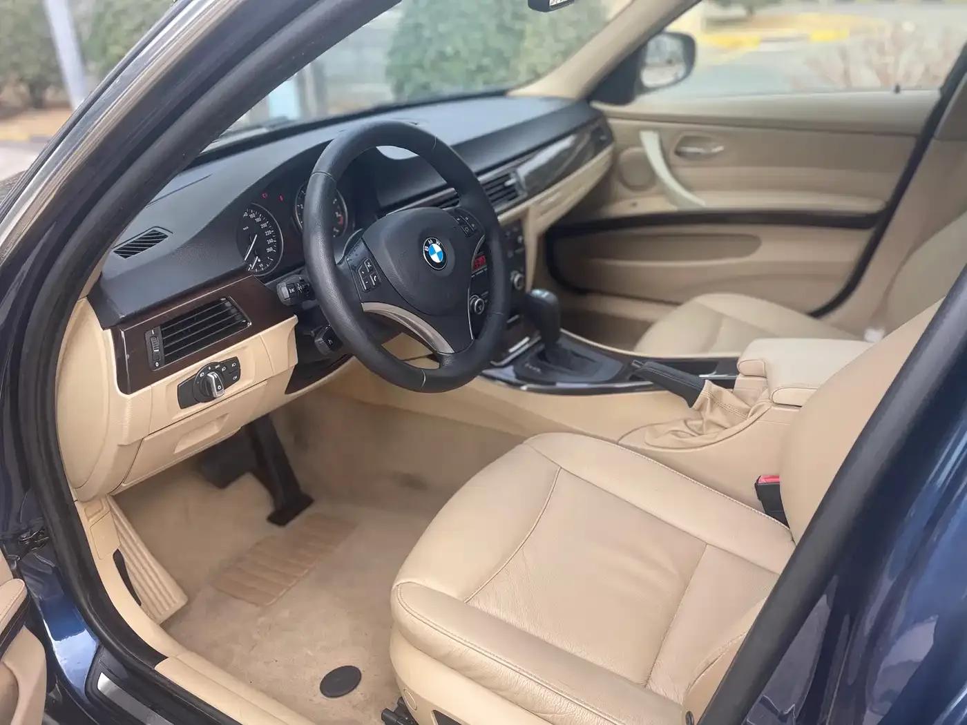 BMW 3 Series 2010 325i Luxury — миниатюра 6