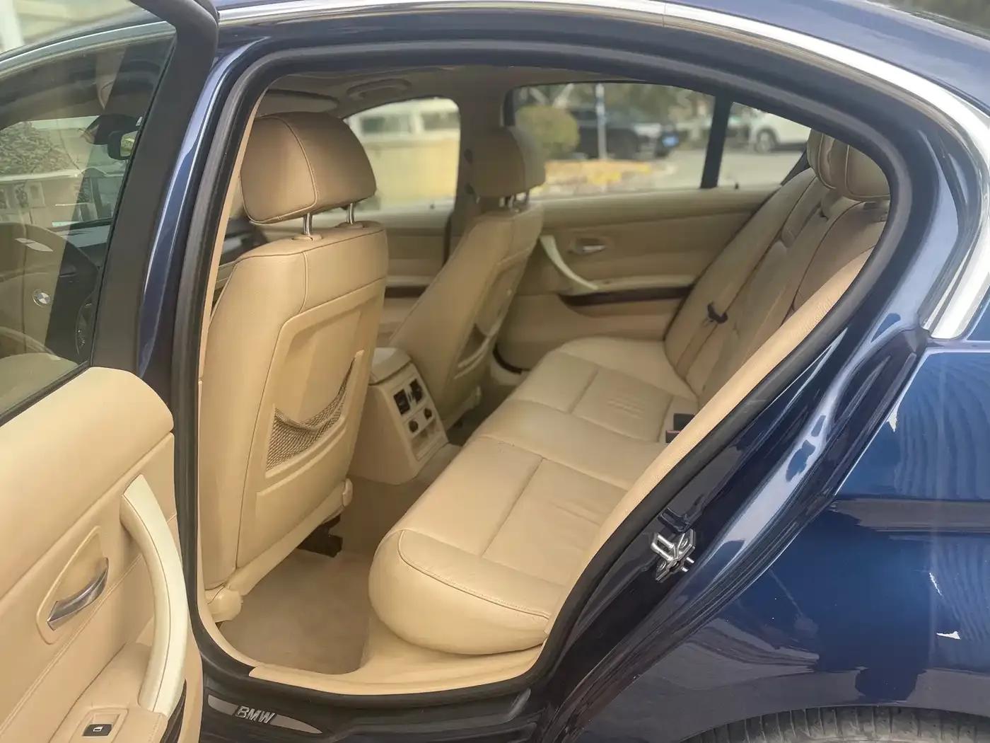 BMW 3 Series 2010 325i Luxury — миниатюра 7