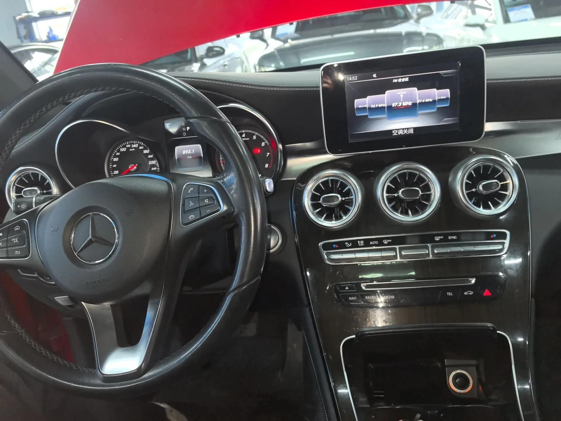 Mercedes-Benz GLC 2017 GLC 260 4MATIC Luxury Model — миниатюра 12