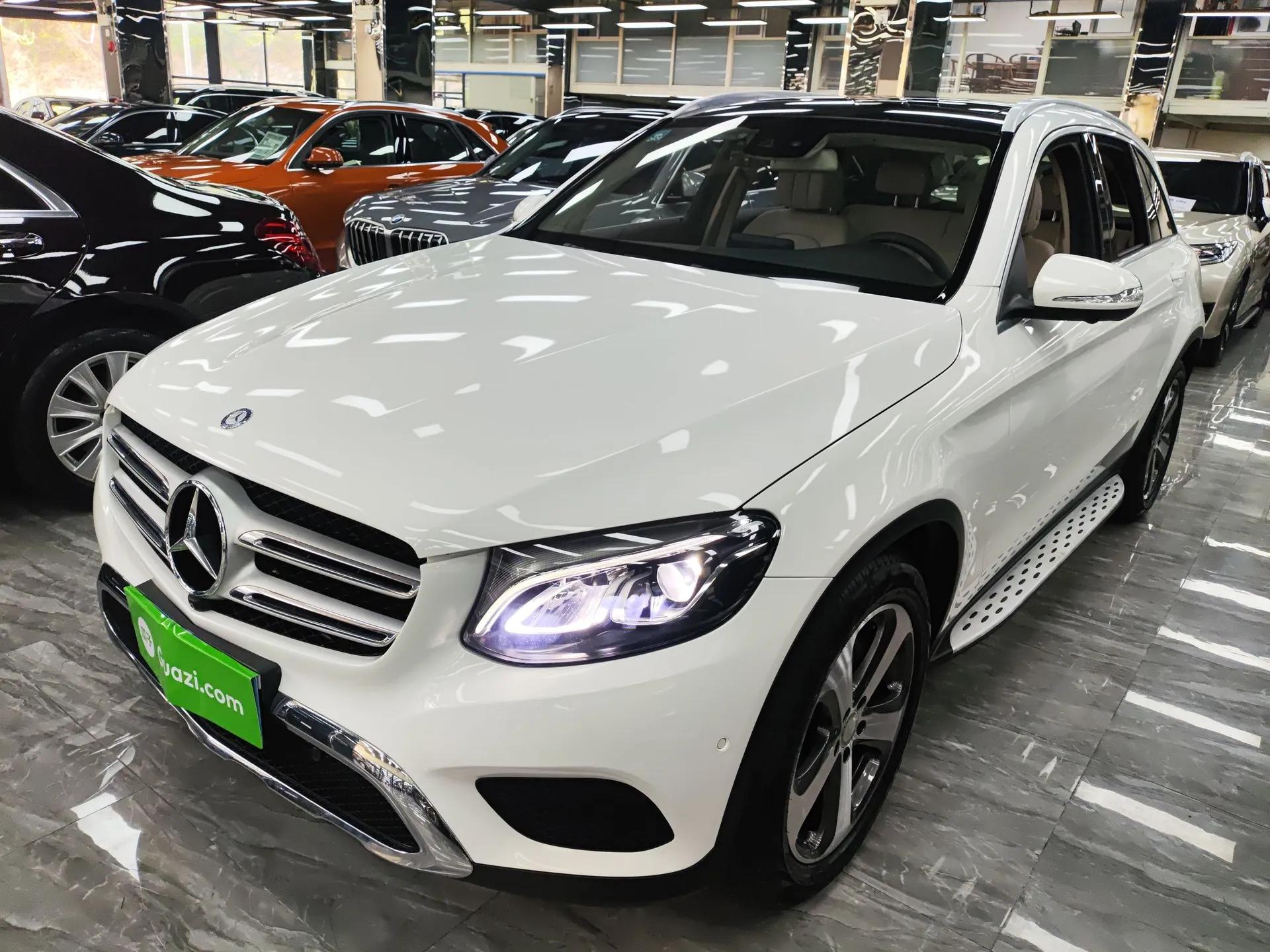 Mercedes-Benz GLC 2016 GLC 260 4MATIC Luxury Model — миниатюра 1