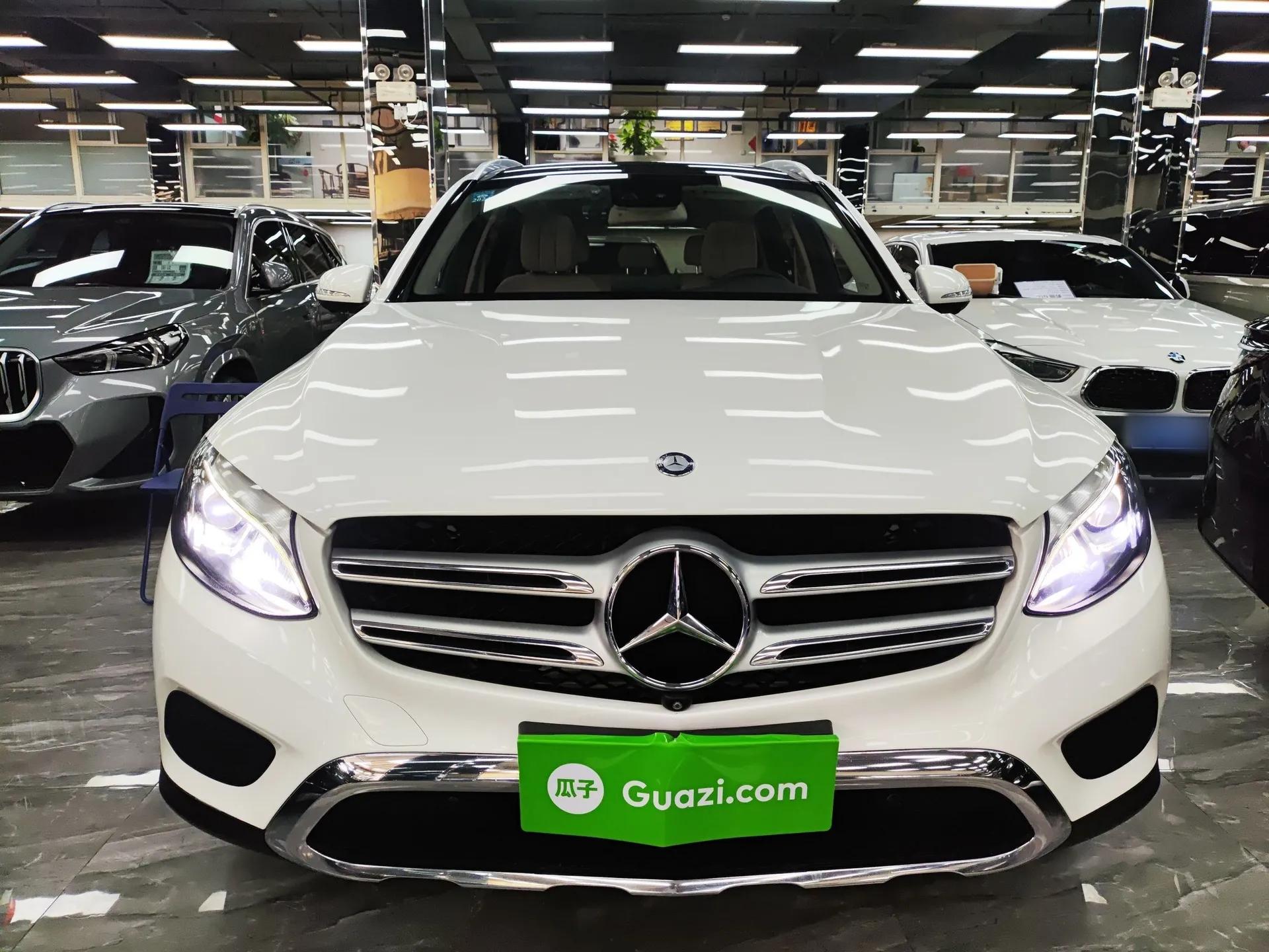 Mercedes-Benz GLC 2016 GLC 260 4MATIC Luxury Model — миниатюра 2