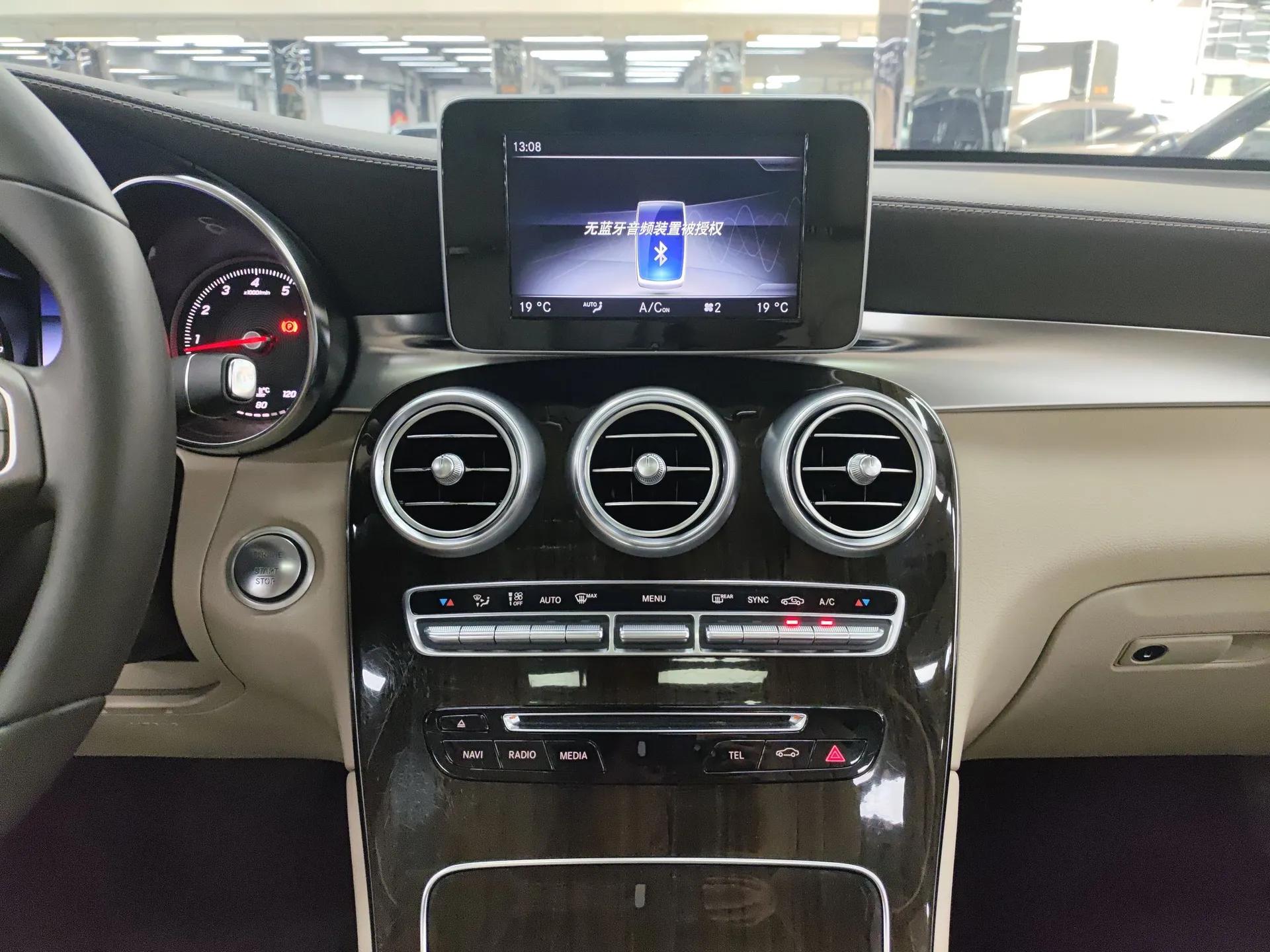 Mercedes-Benz GLC 2016 GLC 260 4MATIC Luxury Model — миниатюра 16