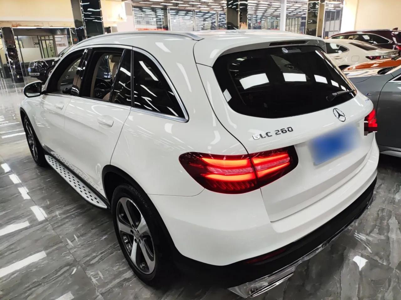 Mercedes-Benz GLC 2016 GLC 260 4MATIC Luxury Model — миниатюра 4
