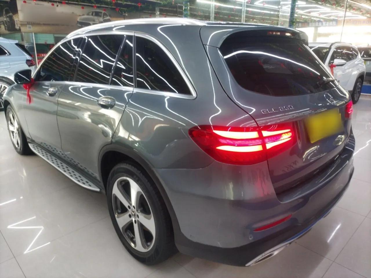 Mercedes-Benz GLC 2017 GLC 260 4MATIC Luxury Model — миниатюра 4