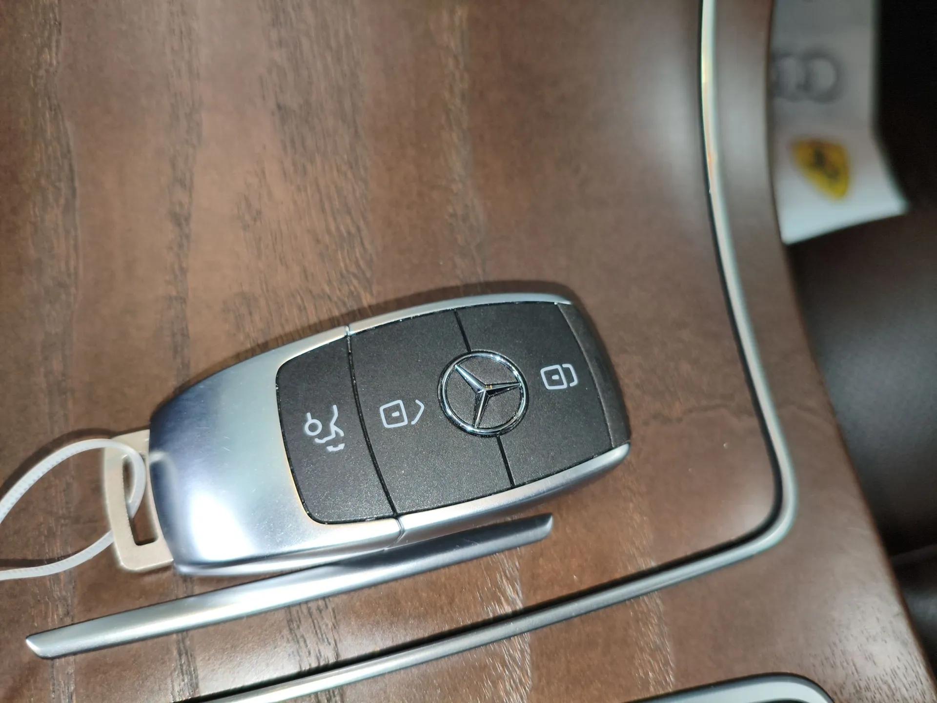 Mercedes-Benz GLC 2021 GLC 260 L 4MATIC Luxury Model — миниатюра 22