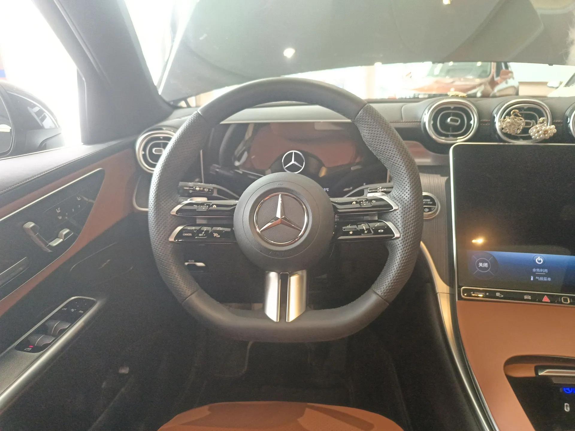 Mercedes-Benz GLC 2024 Facelifted GLC 260 L 4MATIC Luxury Version 5 Seats — миниатюра 12