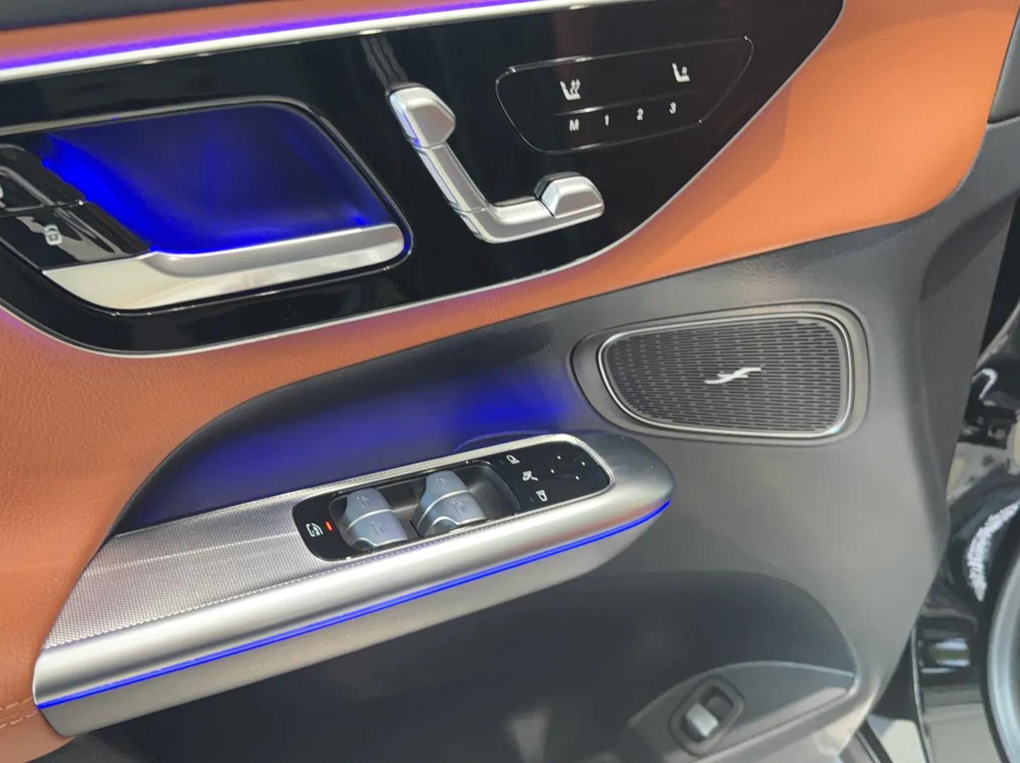 Mercedes-Benz GLC 2024 Facelifted GLC 260 L 4MATIC Luxury Version 5 Seats — миниатюра 24