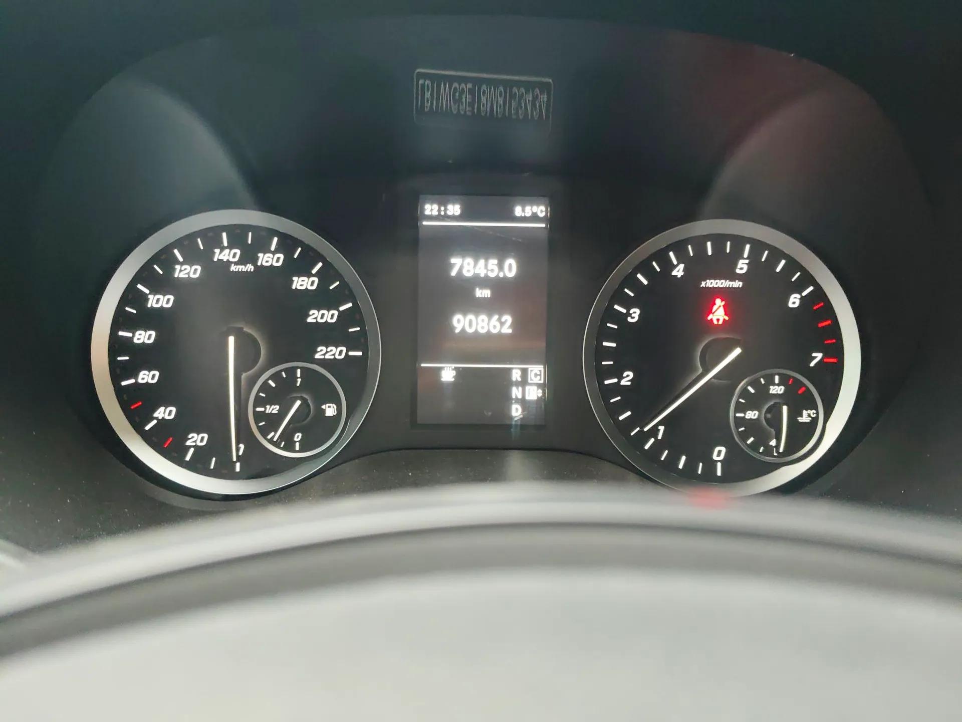 Mercedes-Benz Vito 2021 2.0T Elite Version 7 Seats — миниатюра 15