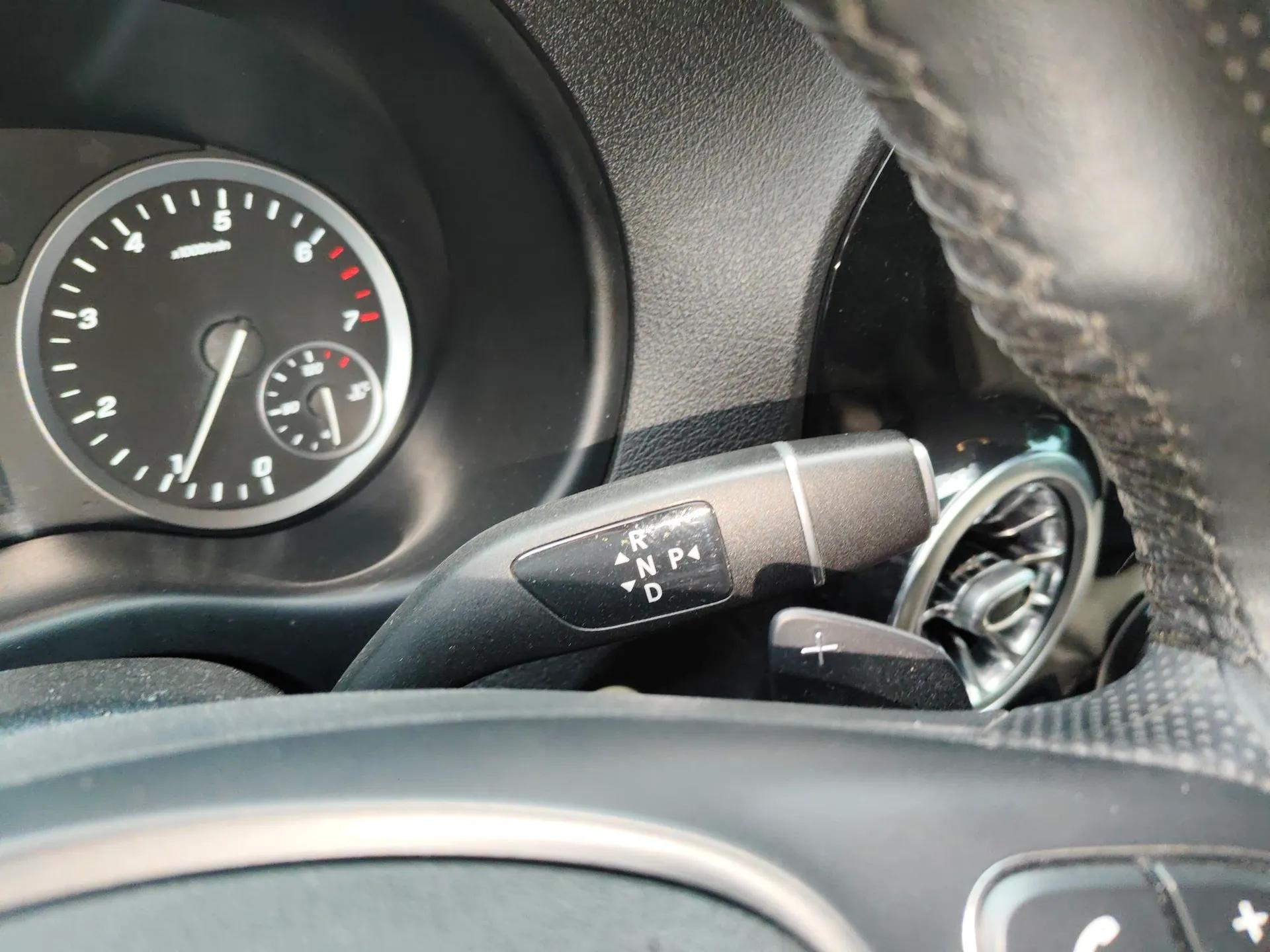 Mercedes-Benz Vito 2021 2.0T Elite Version 7 Seats — миниатюра 17