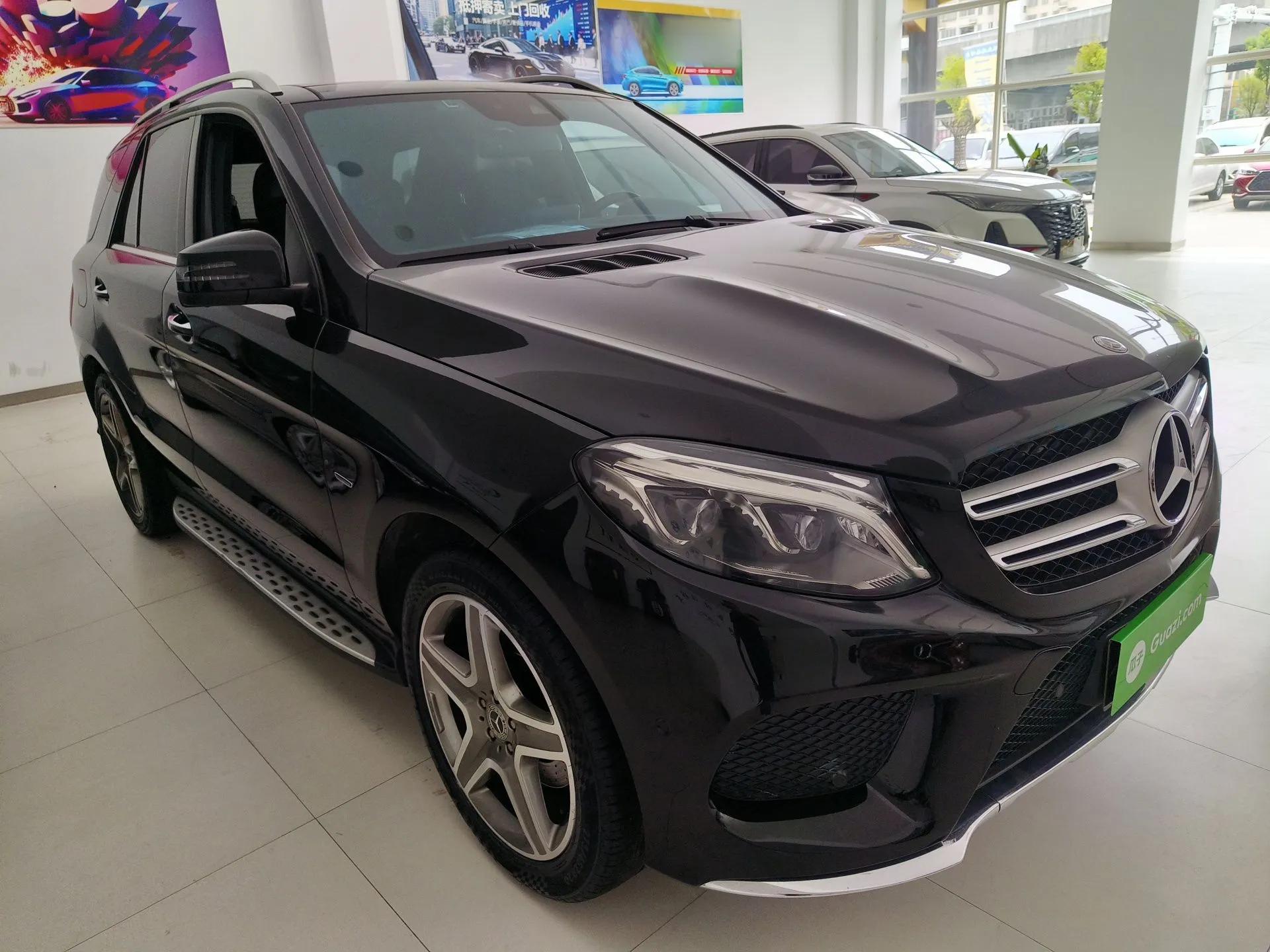 Mercedes-Benz GLE 2018 GLE 400 4MATIC Exclusive Edition — миниатюра 3