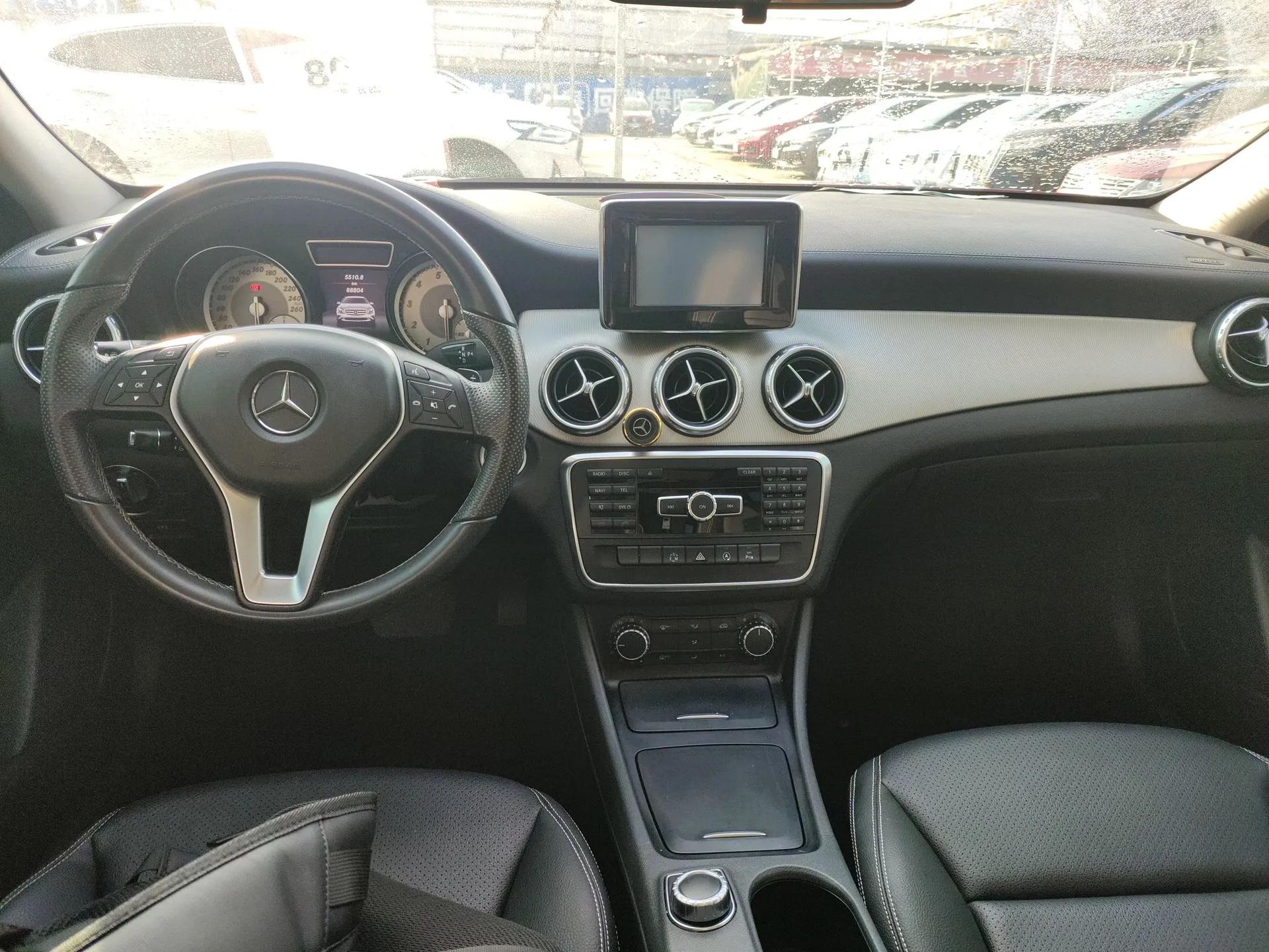 Mercedes-Benz GLA 2015 GLA 200 Fashion Model — миниатюра 12