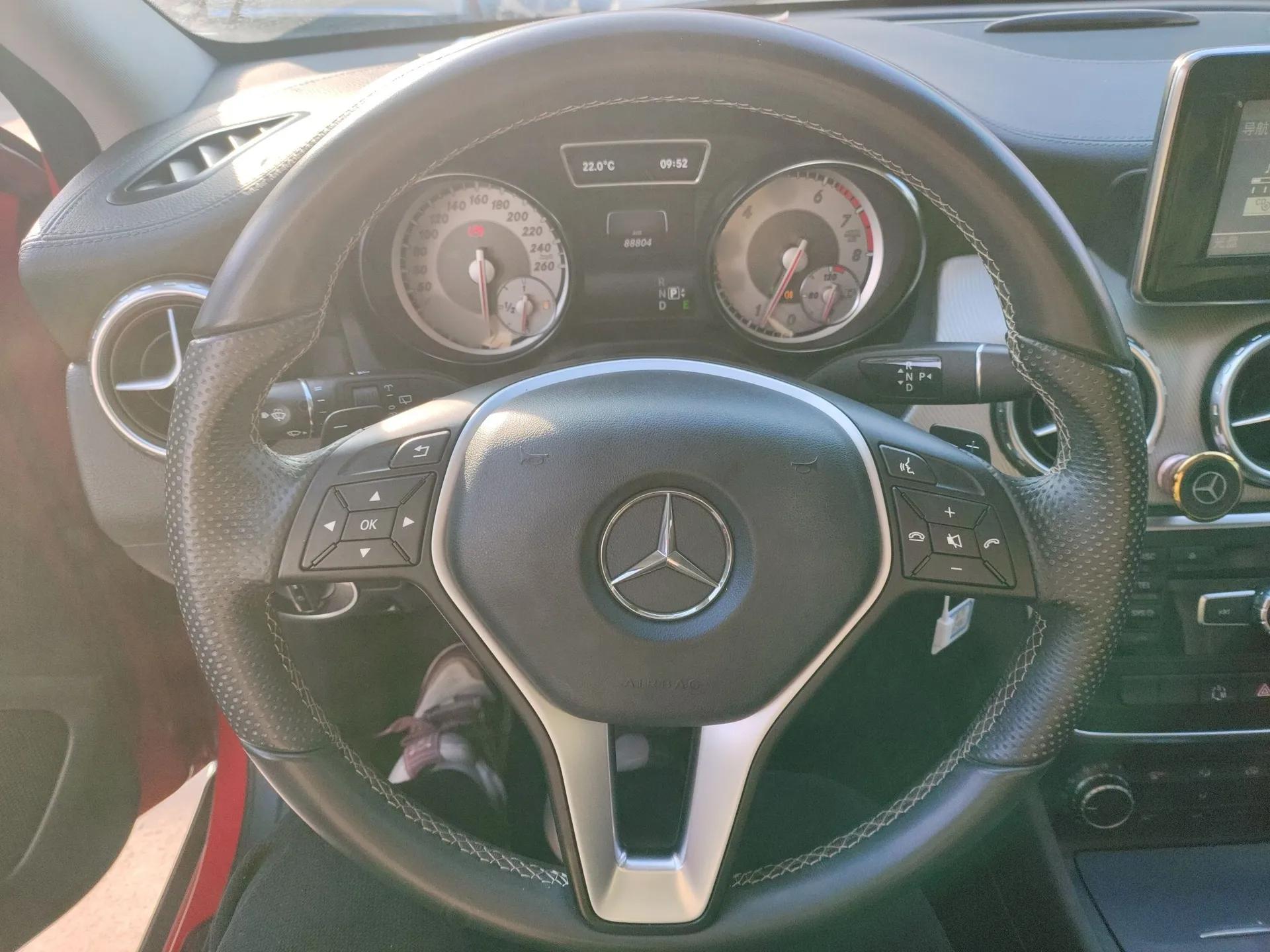 Mercedes-Benz GLA 2015 GLA 200 Fashion Model — миниатюра 13