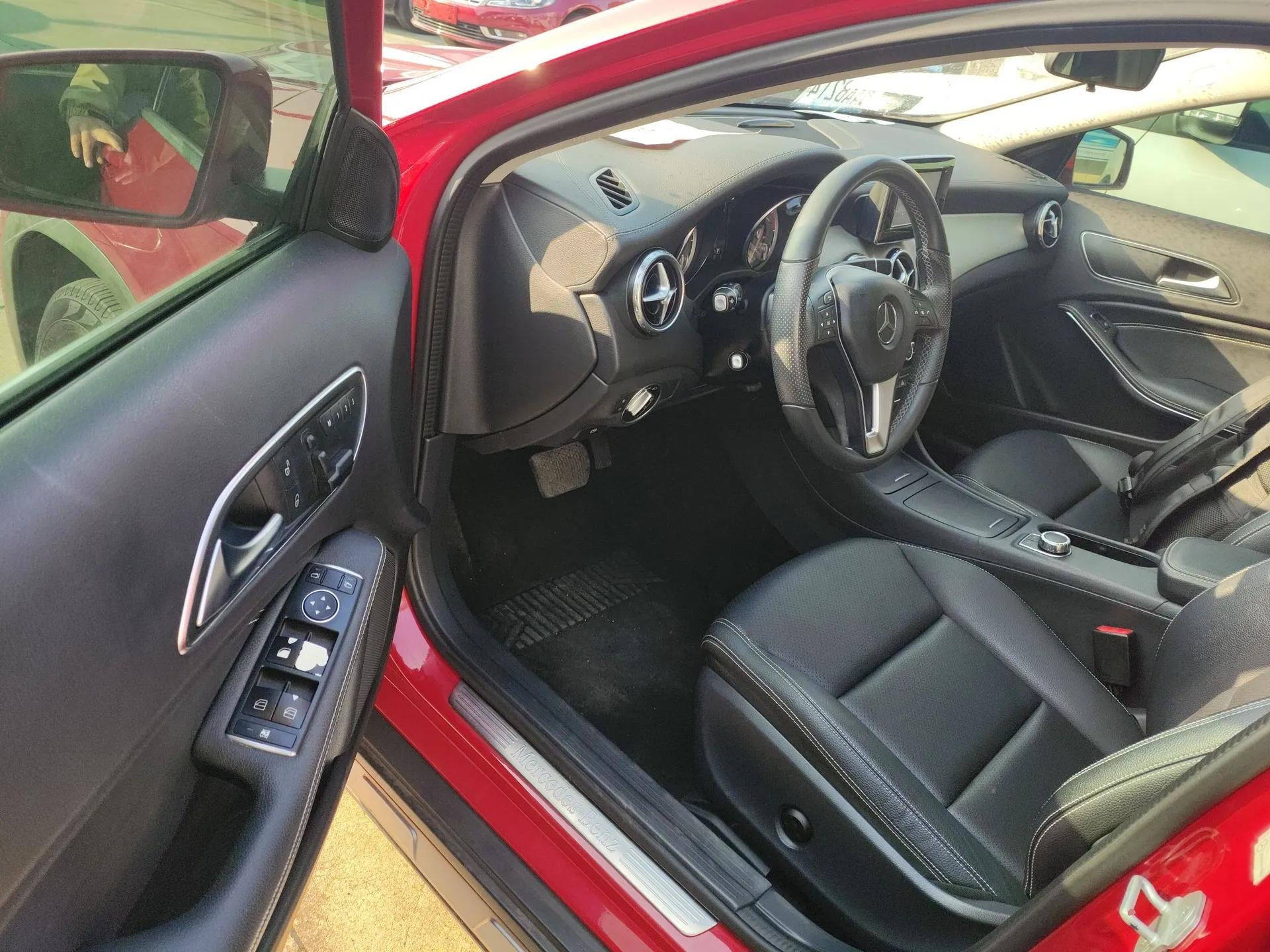 Mercedes-Benz GLA 2015 GLA 200 Fashion Model — миниатюра 18