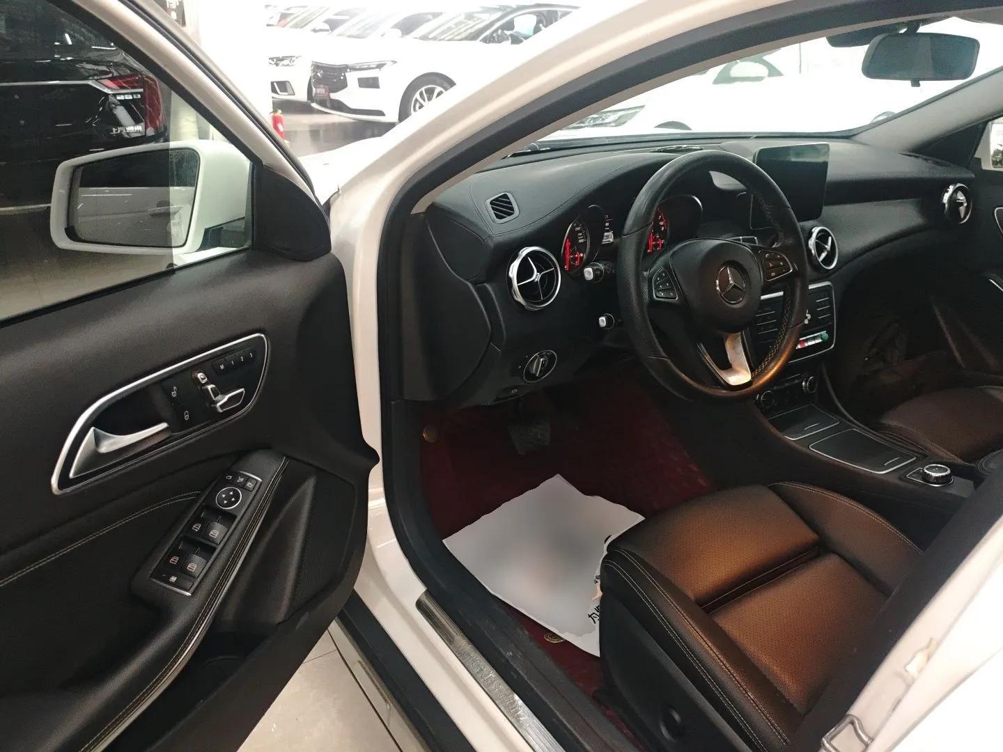 Mercedes-Benz GLA 2018 GLA 200 Fashion Model — миниатюра 18