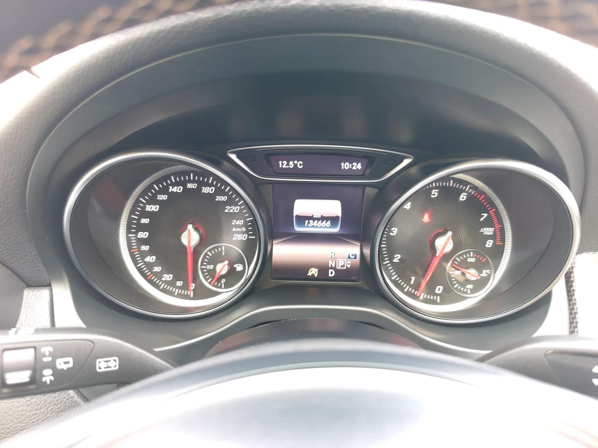 Mercedes-Benz GLA 2018 GLA 200 Fashion Model — миниатюра 13