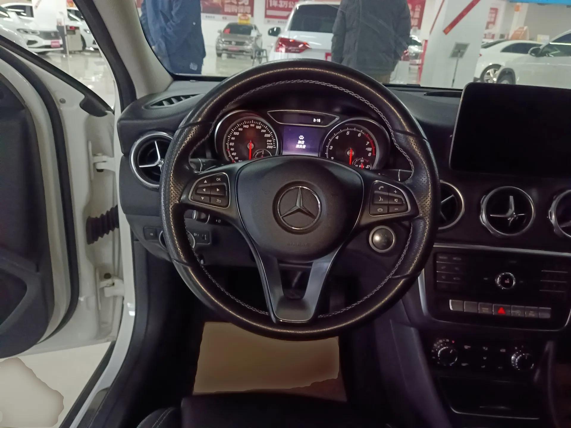 Mercedes-Benz GLA 2018 GLA 200 Sport Edition — миниатюра 13