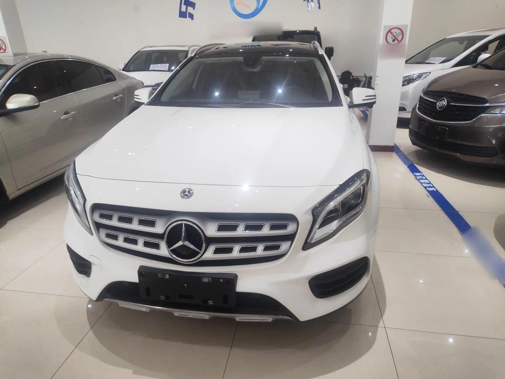 Mercedes-Benz GLA 2019 GLA 200 Fashion Model — миниатюра 2