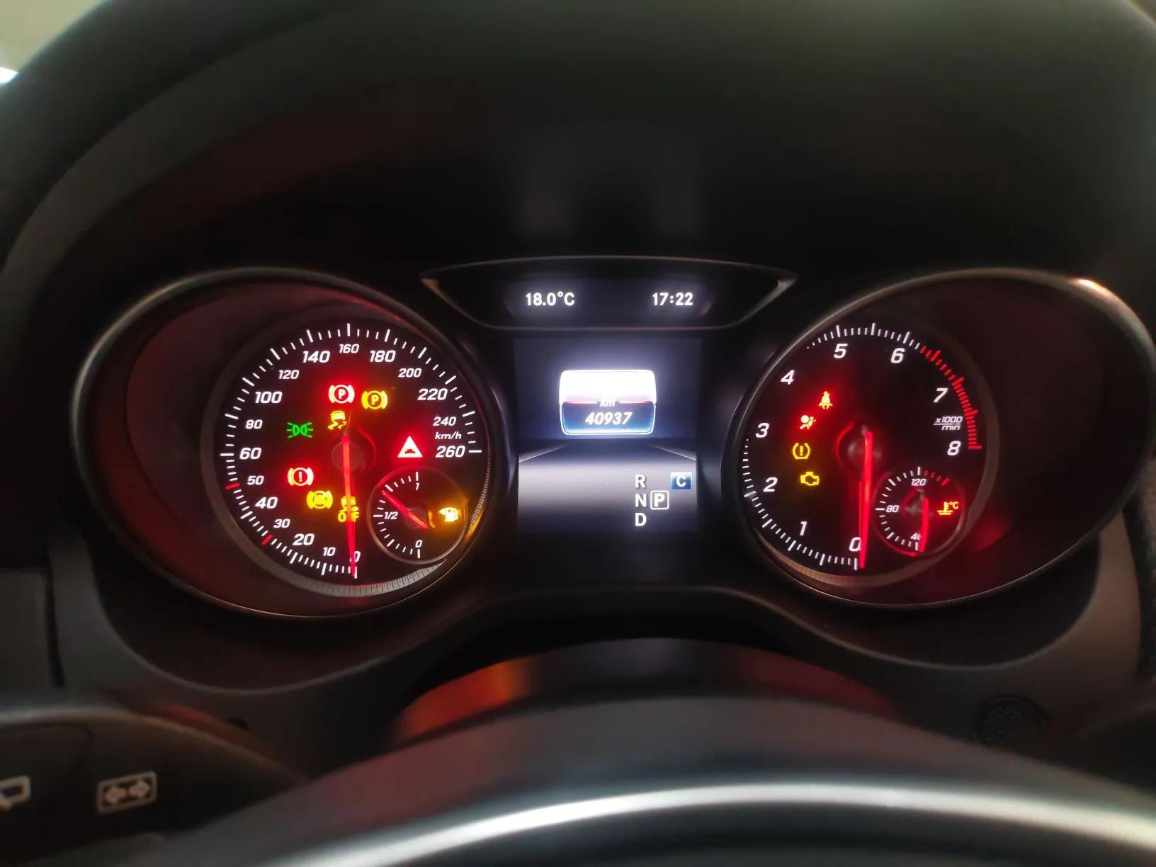 Mercedes-Benz GLA 2019 GLA 200 Fashion Model — миниатюра 10