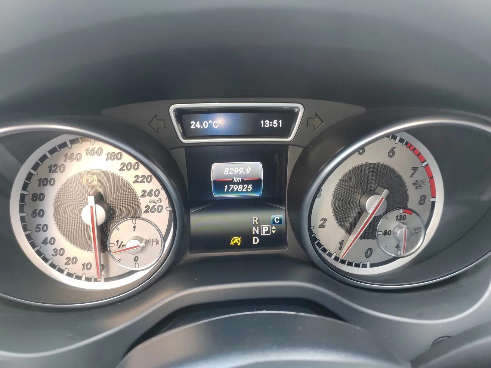 Mercedes-Benz GLA 2016 GLA 200 Fashion Model — миниатюра 14