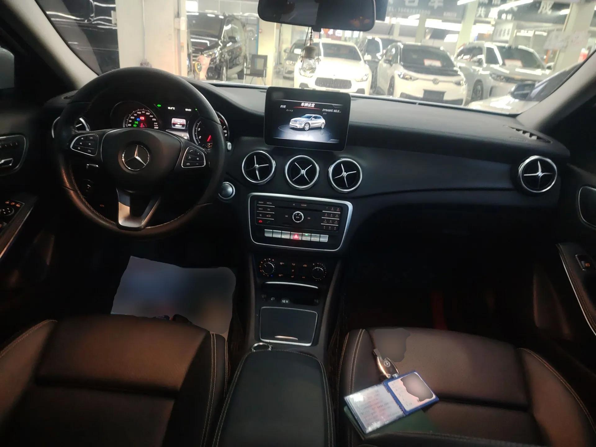 Mercedes-Benz GLA 2017 GLA 200 Fashion Model — миниатюра 13