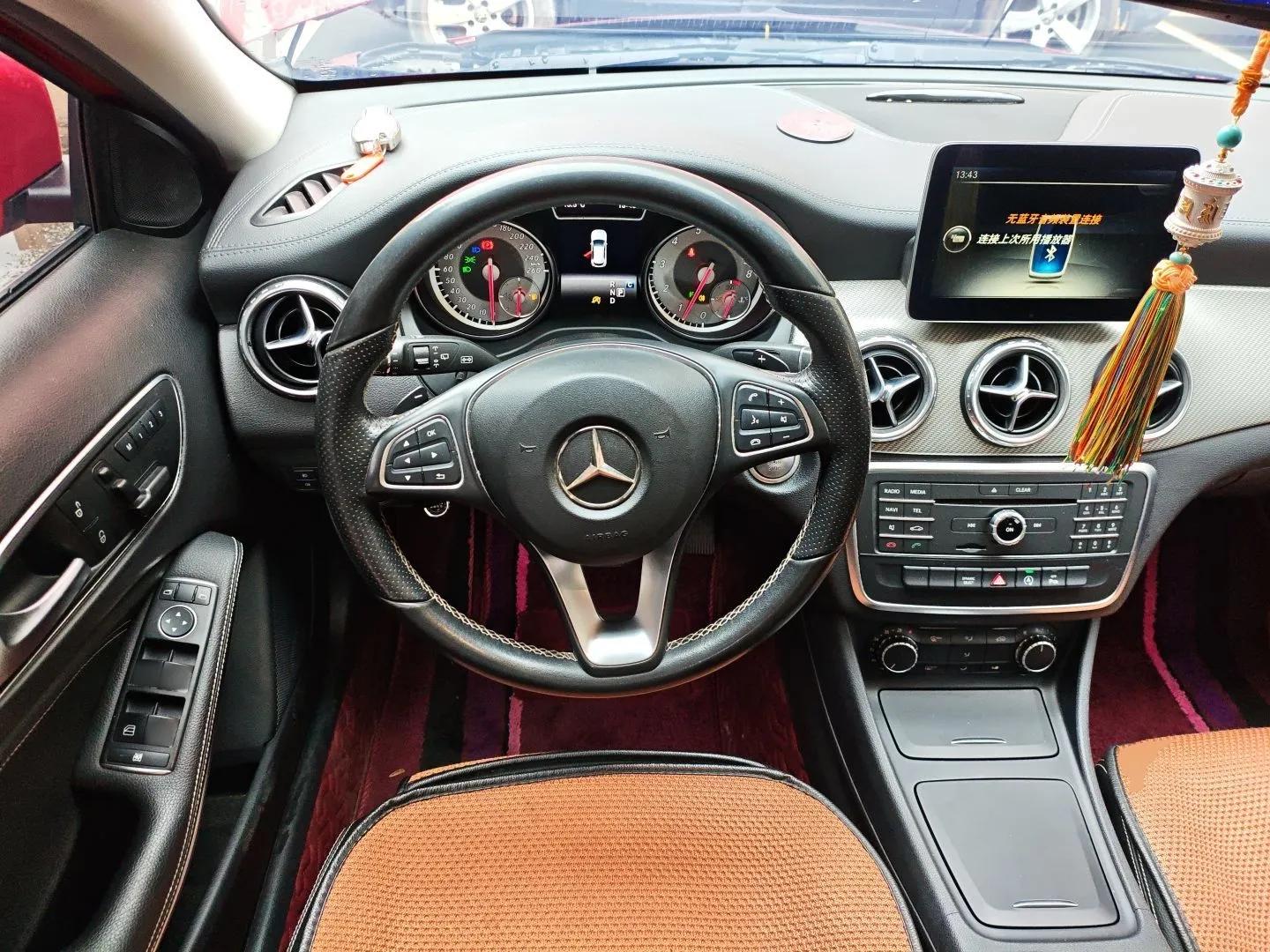 Mercedes-Benz GLA 2016 GLA 200 Fashion Model — миниатюра 13