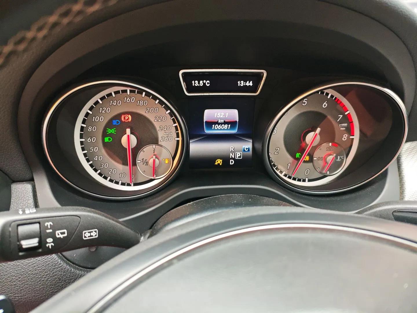 Mercedes-Benz GLA 2016 GLA 200 Fashion Model — миниатюра 14