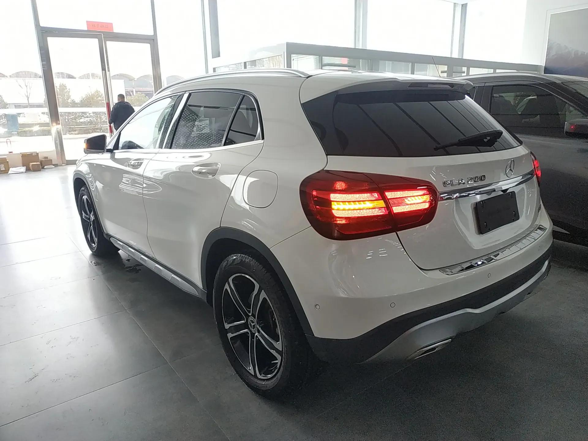 Mercedes-Benz GLA 2018 GLA 200 Fashion Model — миниатюра 5
