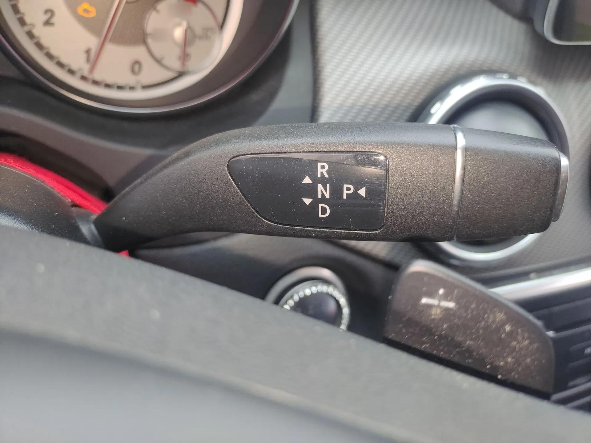 Mercedes-Benz GLA 2016 GLA 200 Fashion Model — миниатюра 13