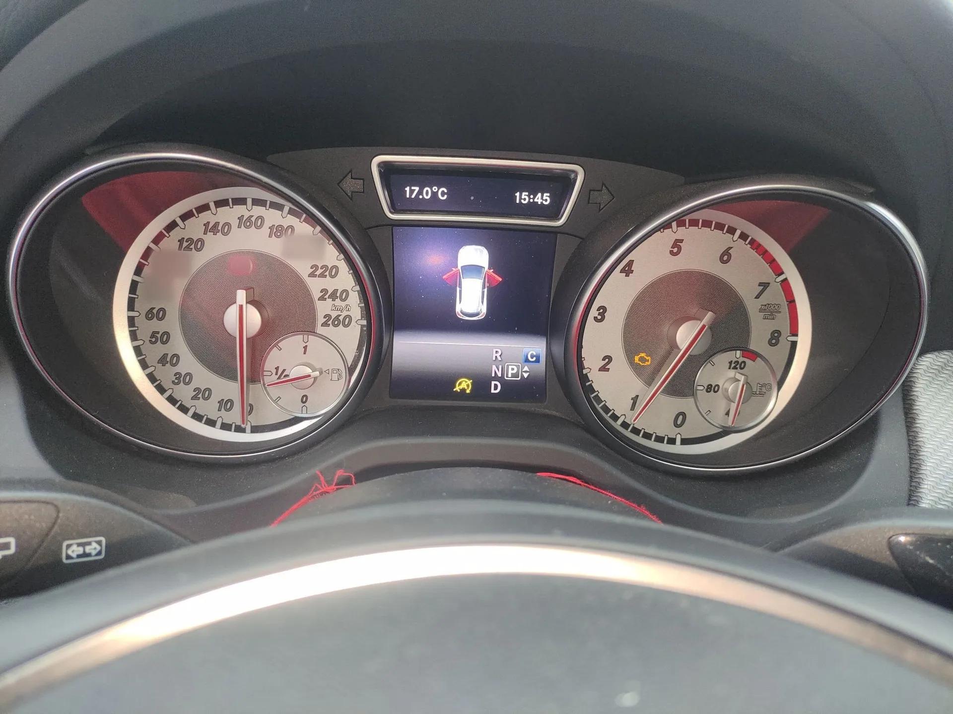 Mercedes-Benz GLA 2016 GLA 200 Fashion Model — миниатюра 10
