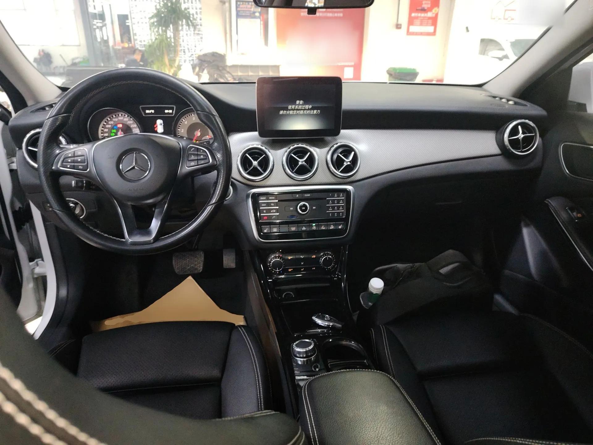 Mercedes-Benz GLA 2017 GLA 220 4MATIC Fashion Model — миниатюра 12