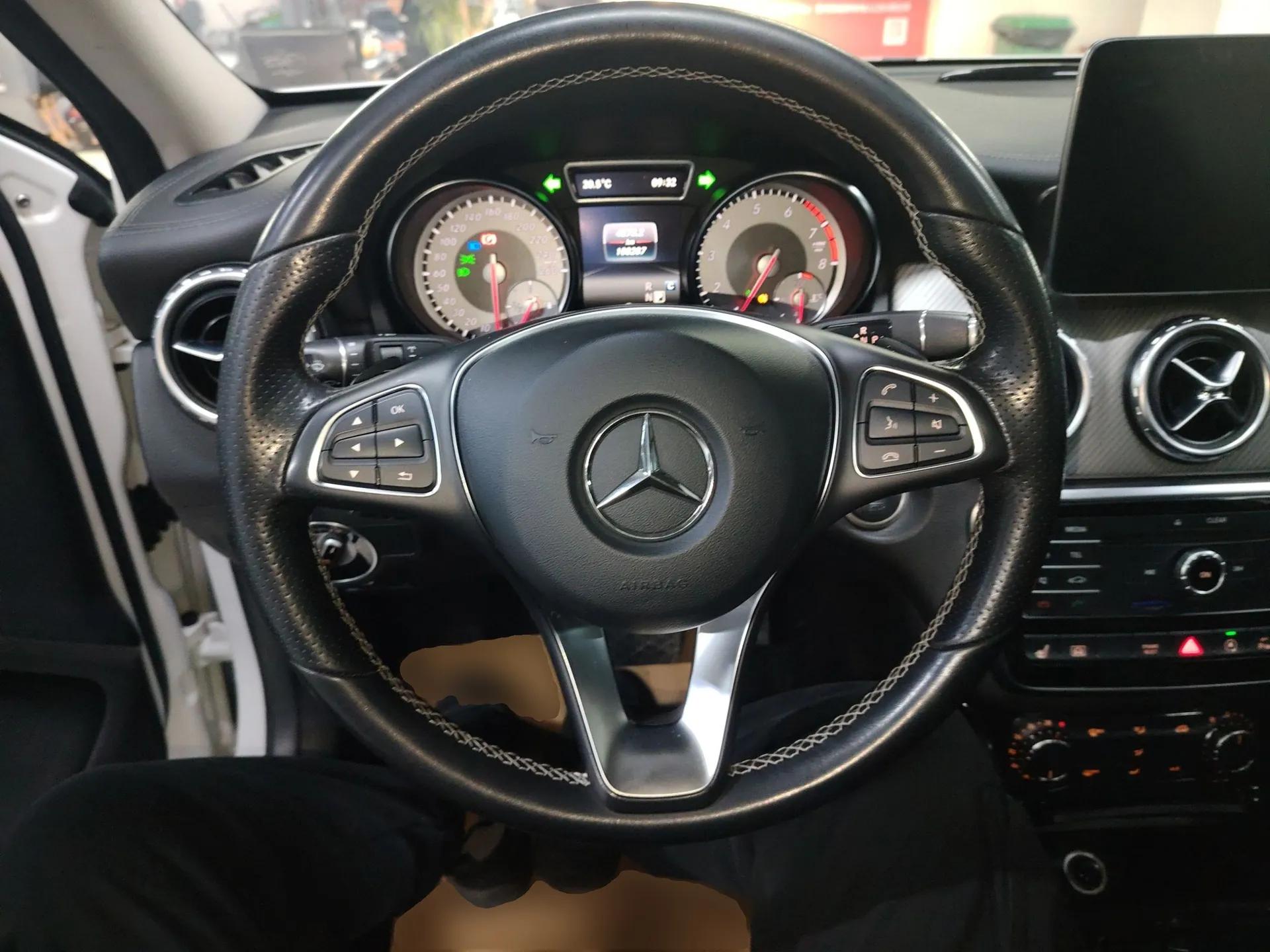 Mercedes-Benz GLA 2017 GLA 220 4MATIC Fashion Model — миниатюра 13