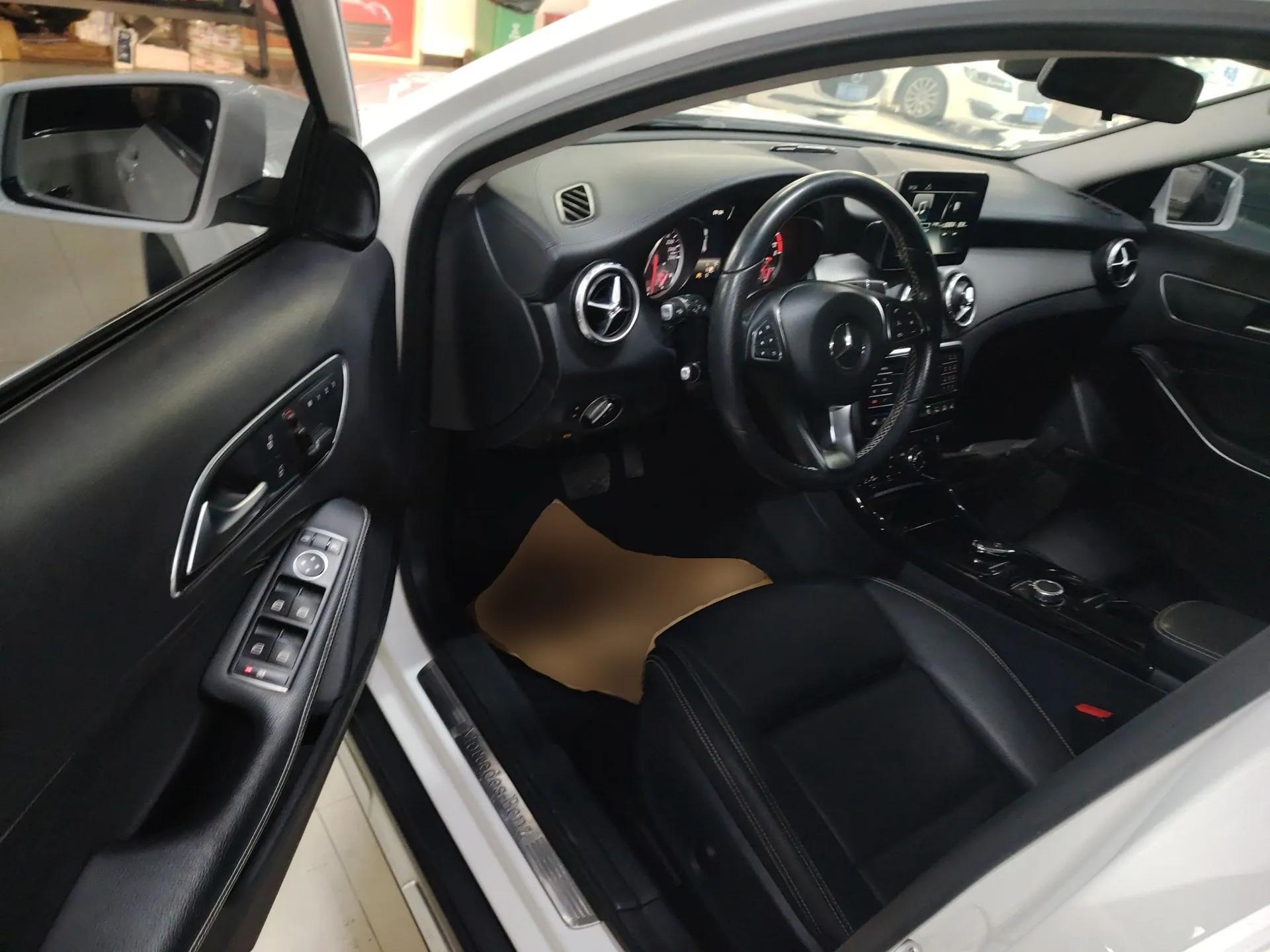 Mercedes-Benz GLA 2017 GLA 220 4MATIC Fashion Model — миниатюра 18