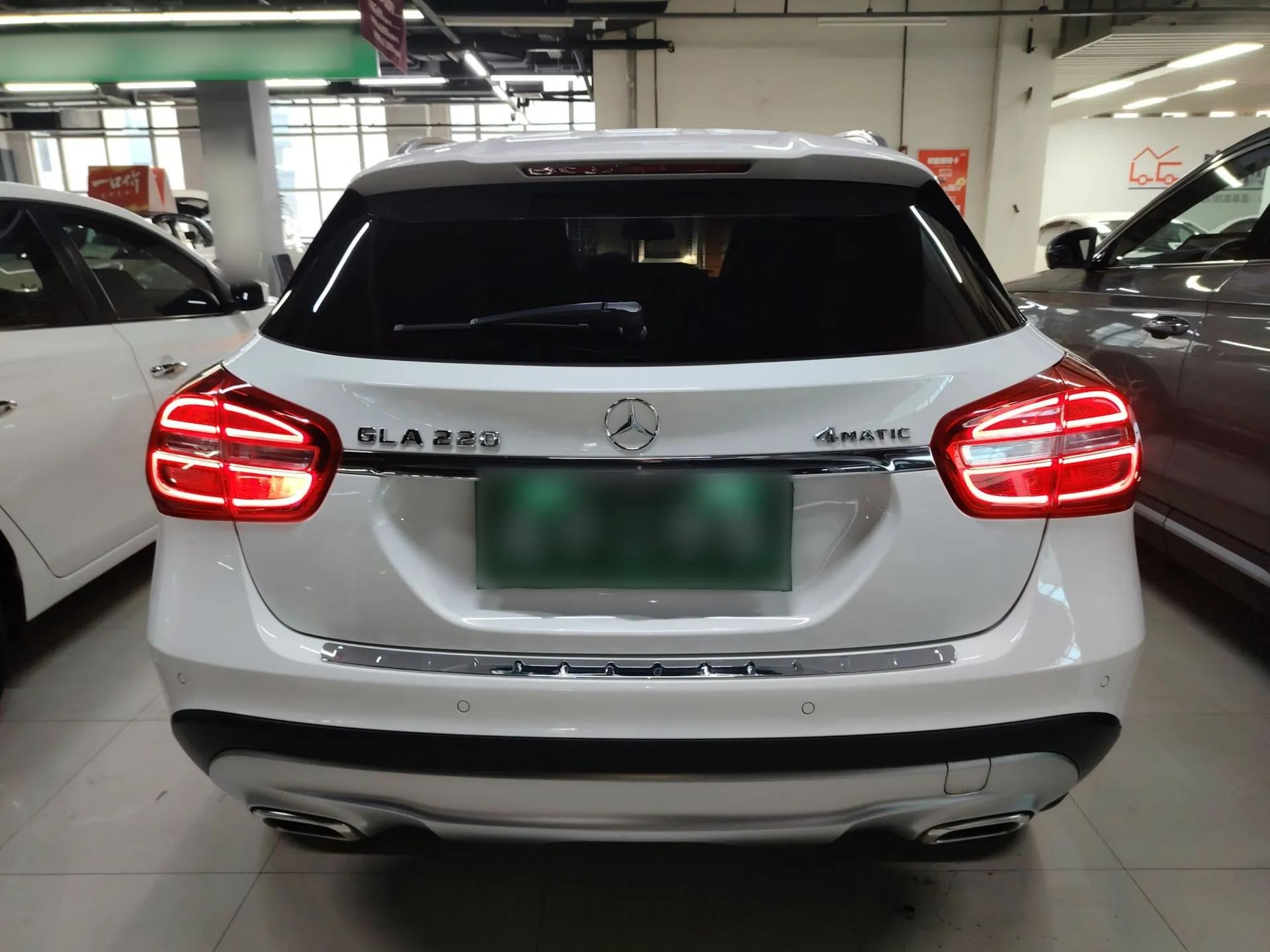 Mercedes-Benz GLA 2017 GLA 220 4MATIC Fashion Model — миниатюра 3