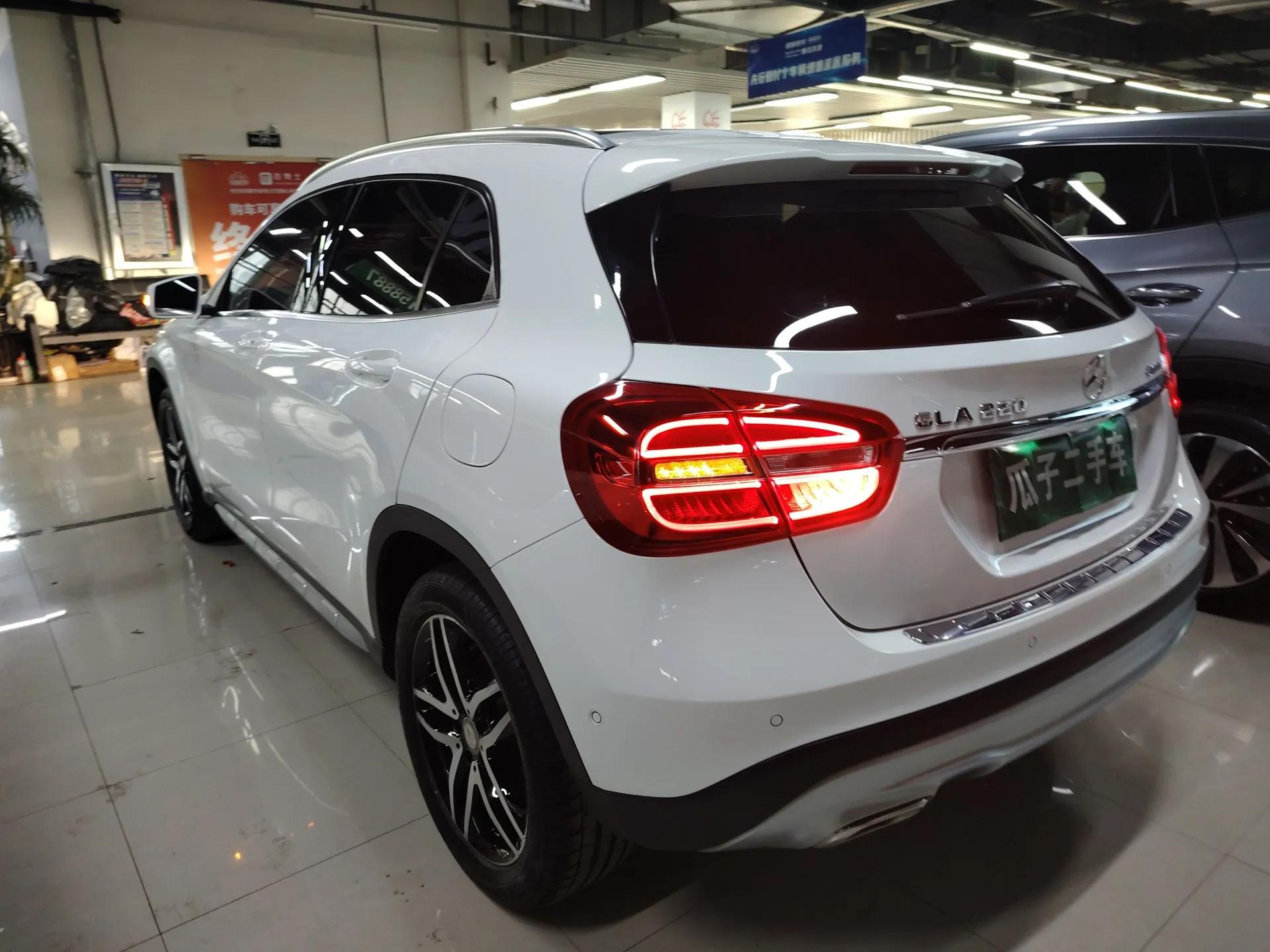 Mercedes-Benz GLA 2017 GLA 220 4MATIC Fashion Model — миниатюра 7