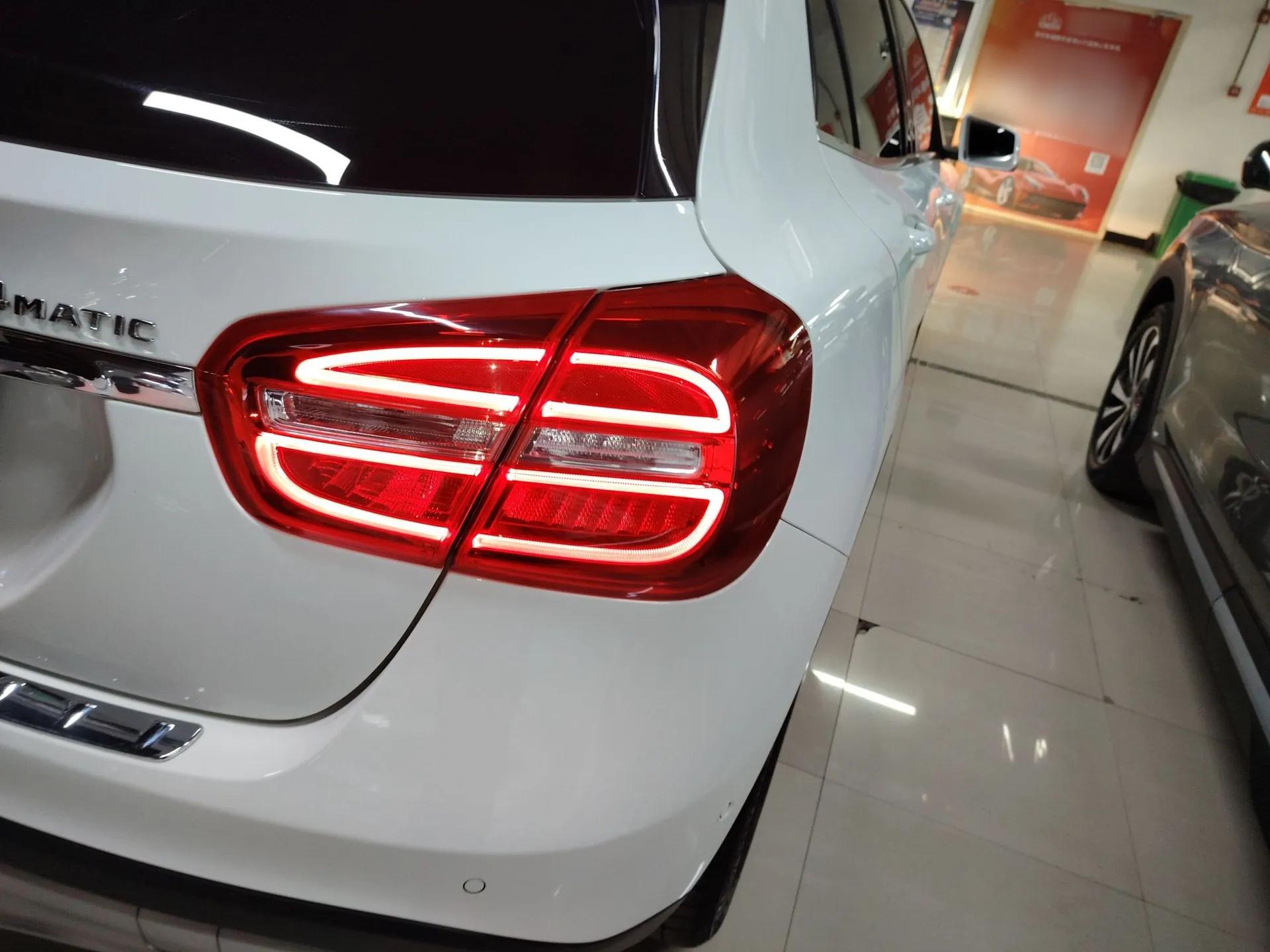 Mercedes-Benz GLA 2017 GLA 220 4MATIC Fashion Model — миниатюра 8