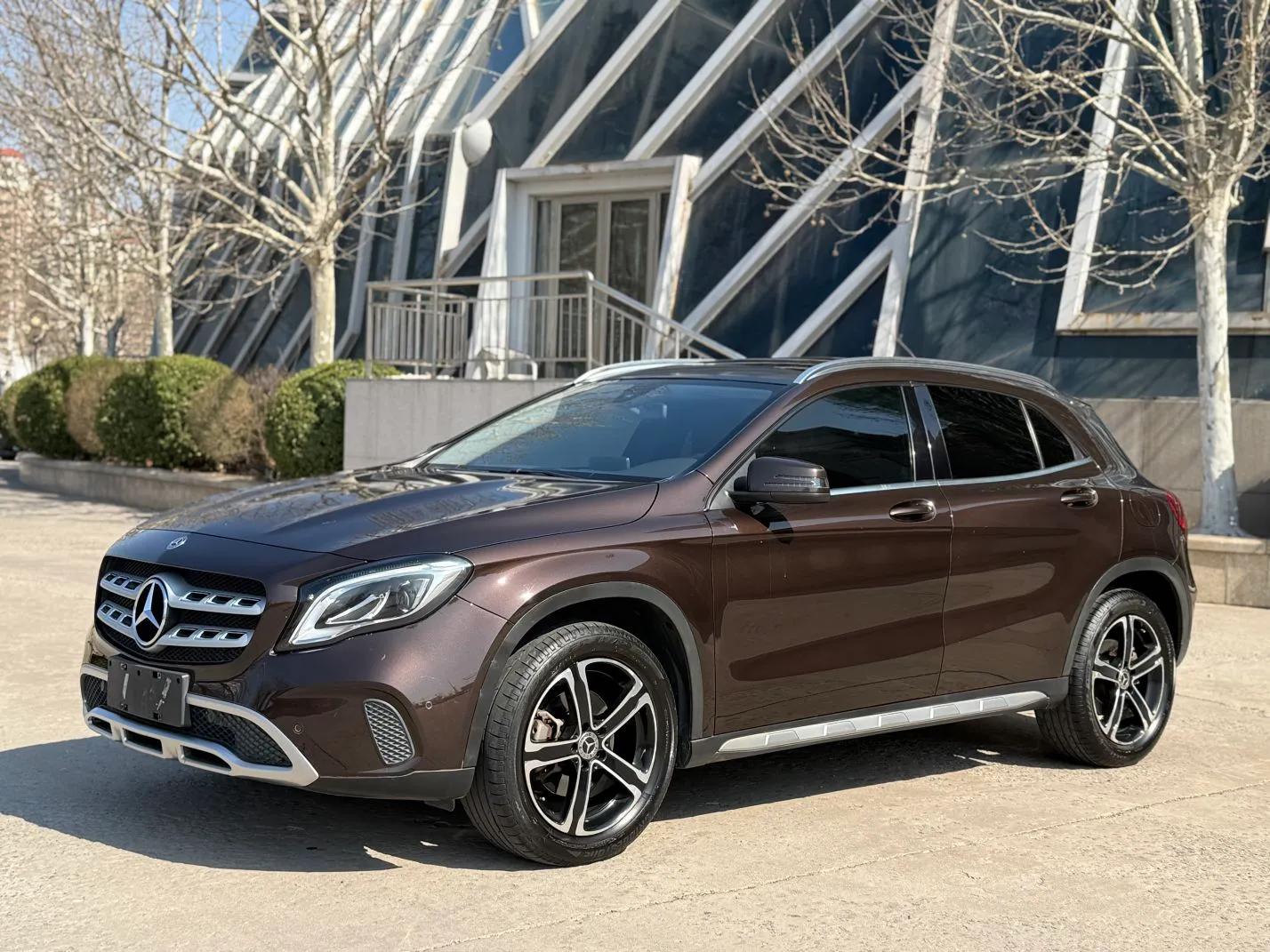 Mercedes-Benz GLA 2018 GLA 200 Fashion Model — миниатюра 1